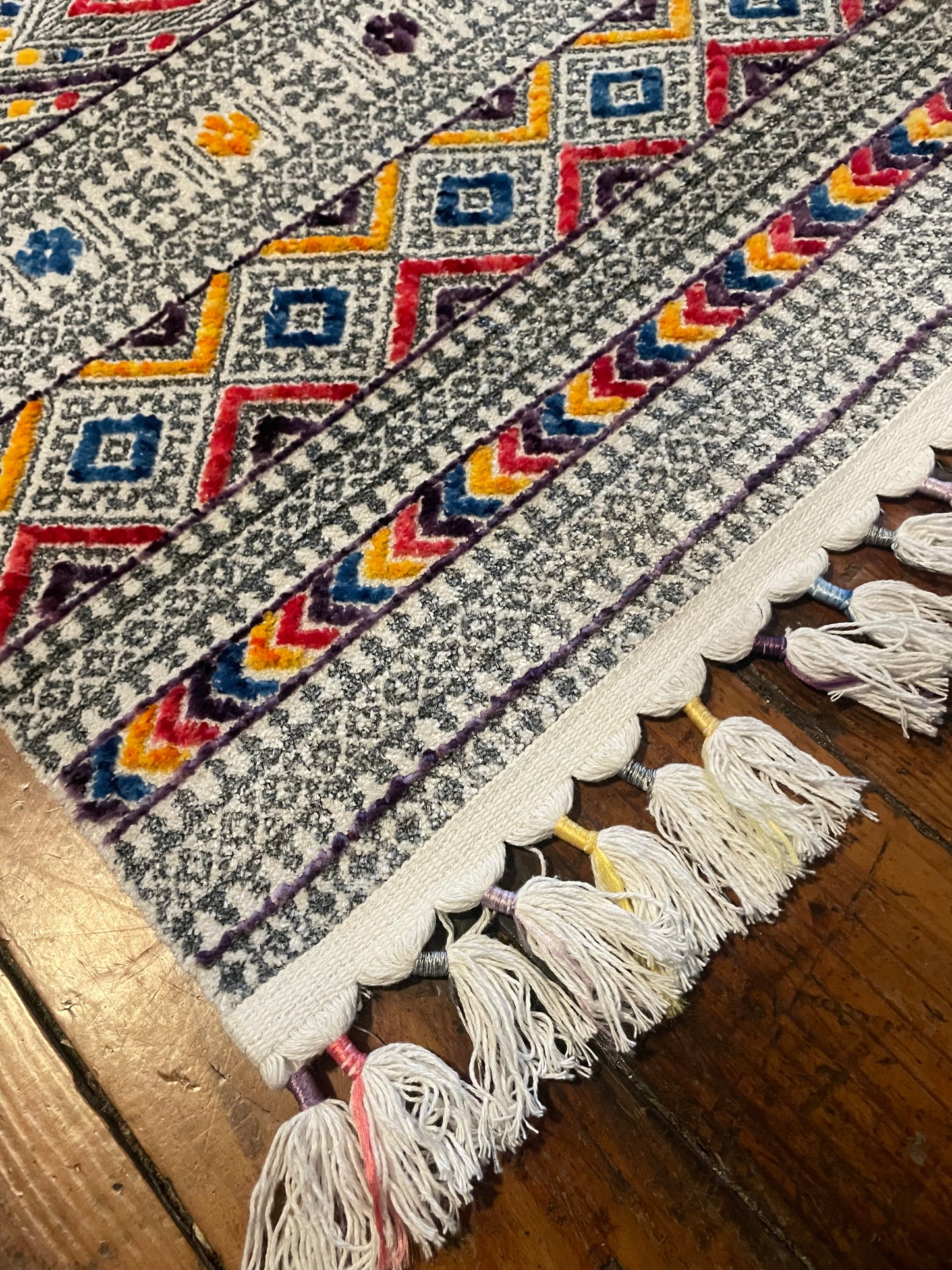 2x4 colorful rug w/ fringe 🌺