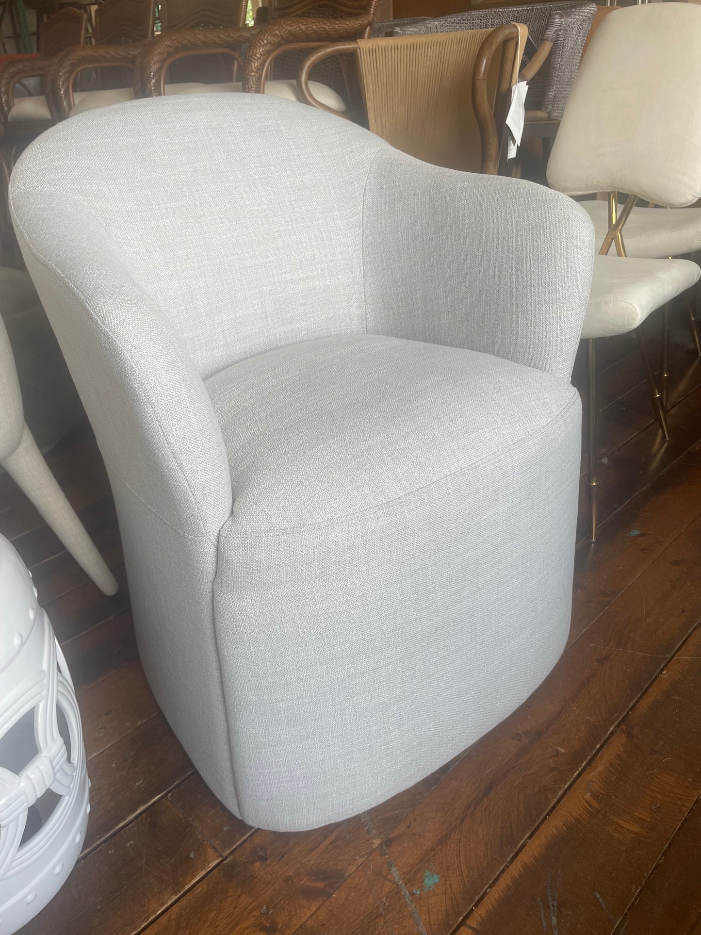 Light blue upholstered armchair on casters 🌸