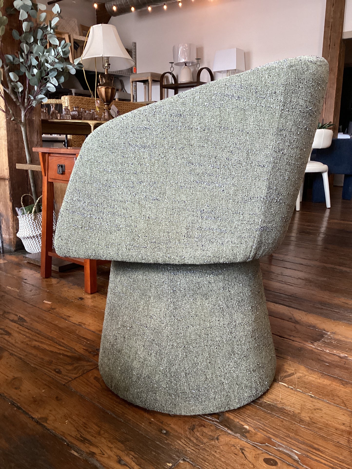 Chenille green upholstered swivel chair 🌿