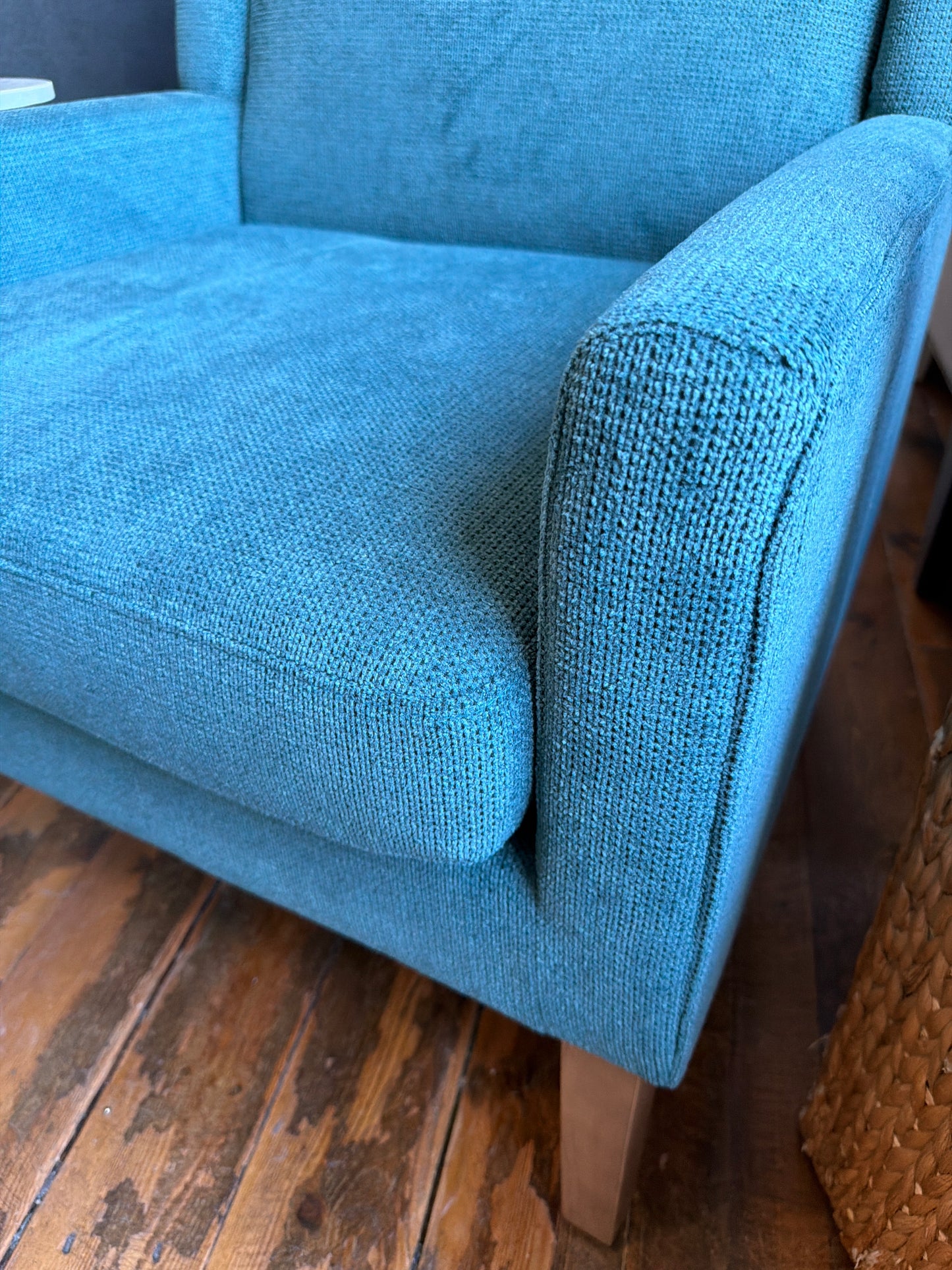 Teal blue chenille accent arm chair ⛰️