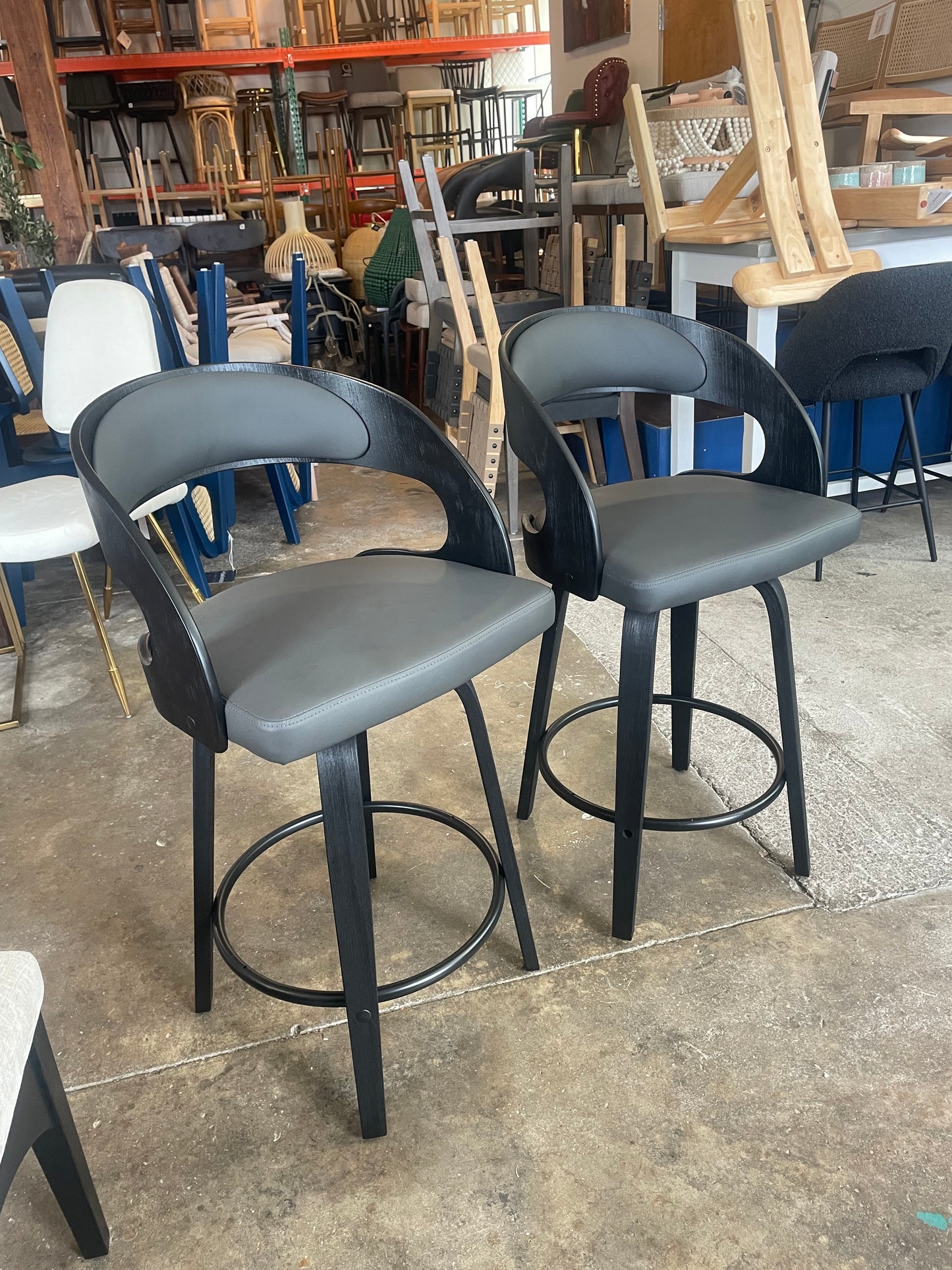 2 black & grey vegan leather swivel counterheight barstools🥂