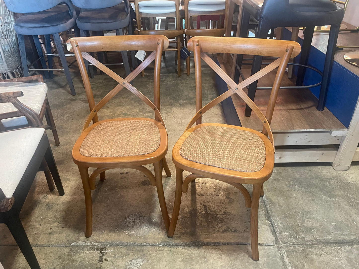Farmhouse rustic cross-back brown wood chair 🤎