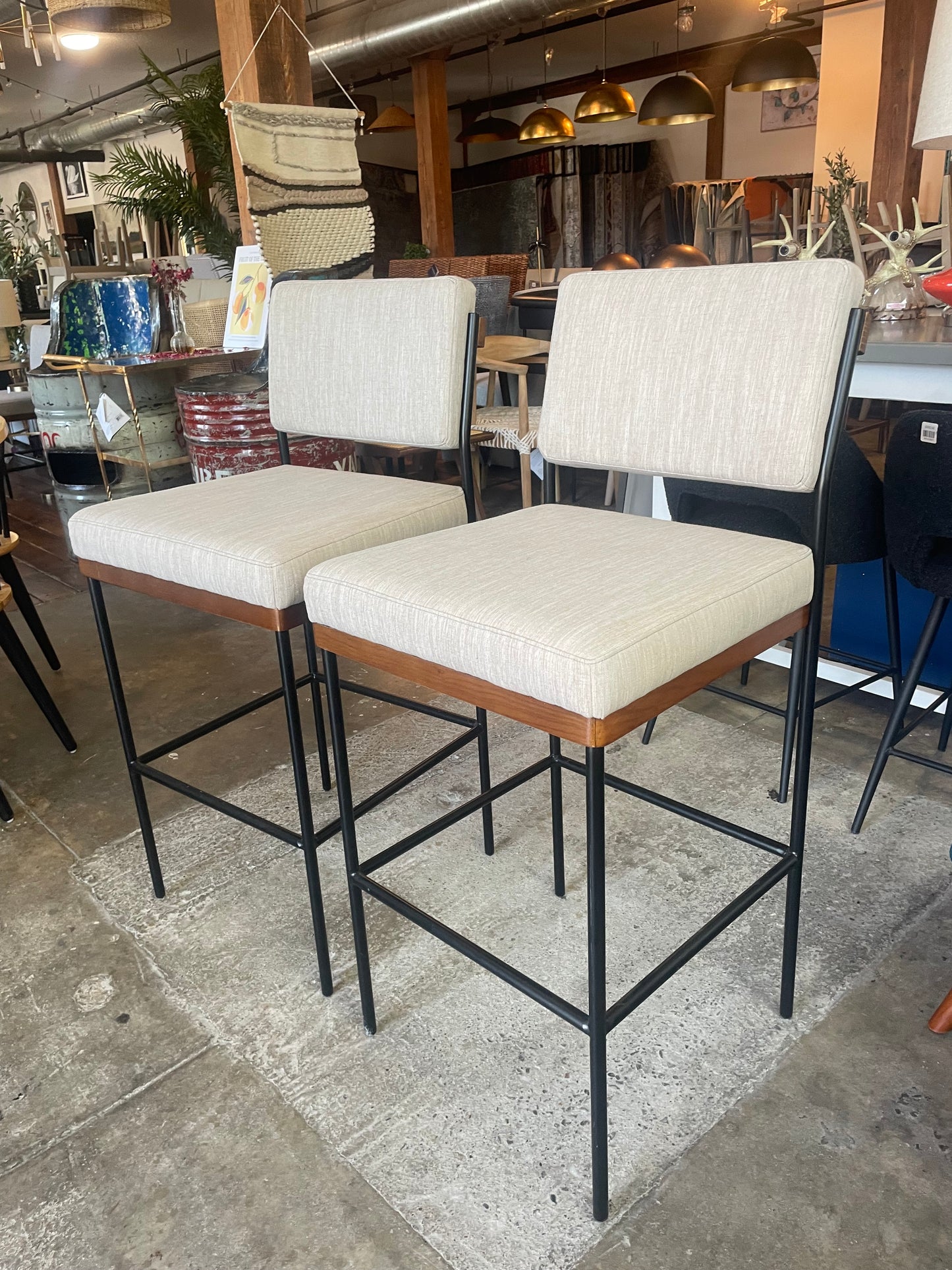 Four Hands grey linen barheight barstool 🥂
