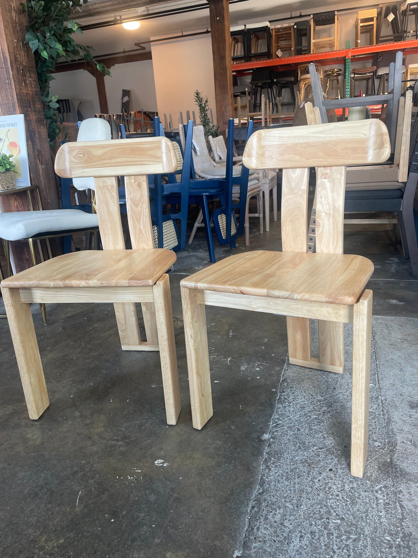 2 blonde wood modern dining chairs 🌺