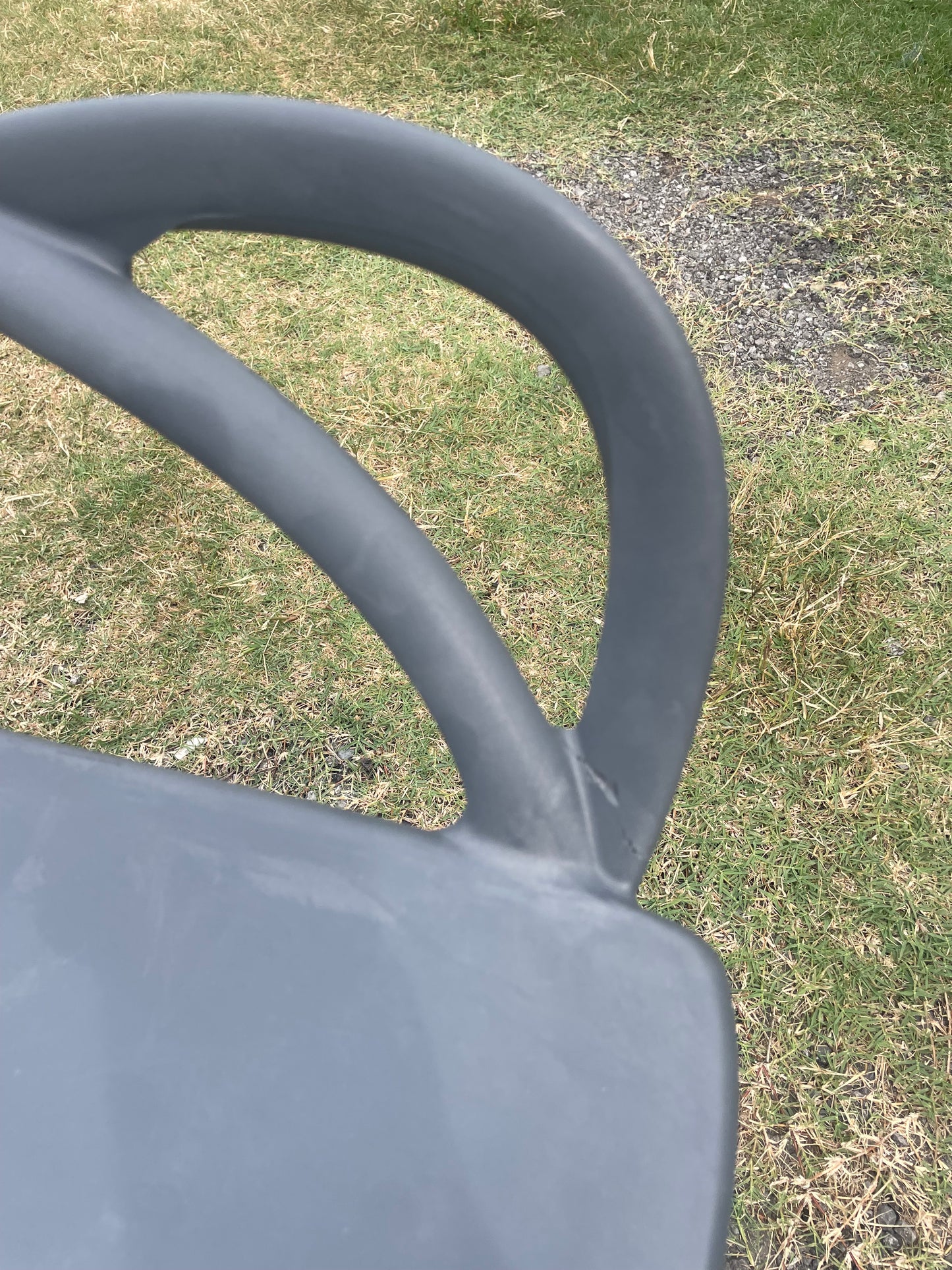 2 grey patio chairs 🩶