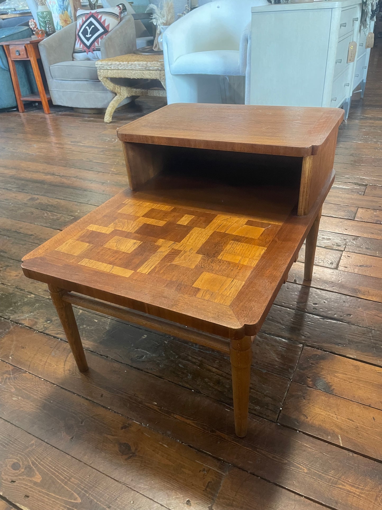 Vintage wood end table w/ shelf ☕️