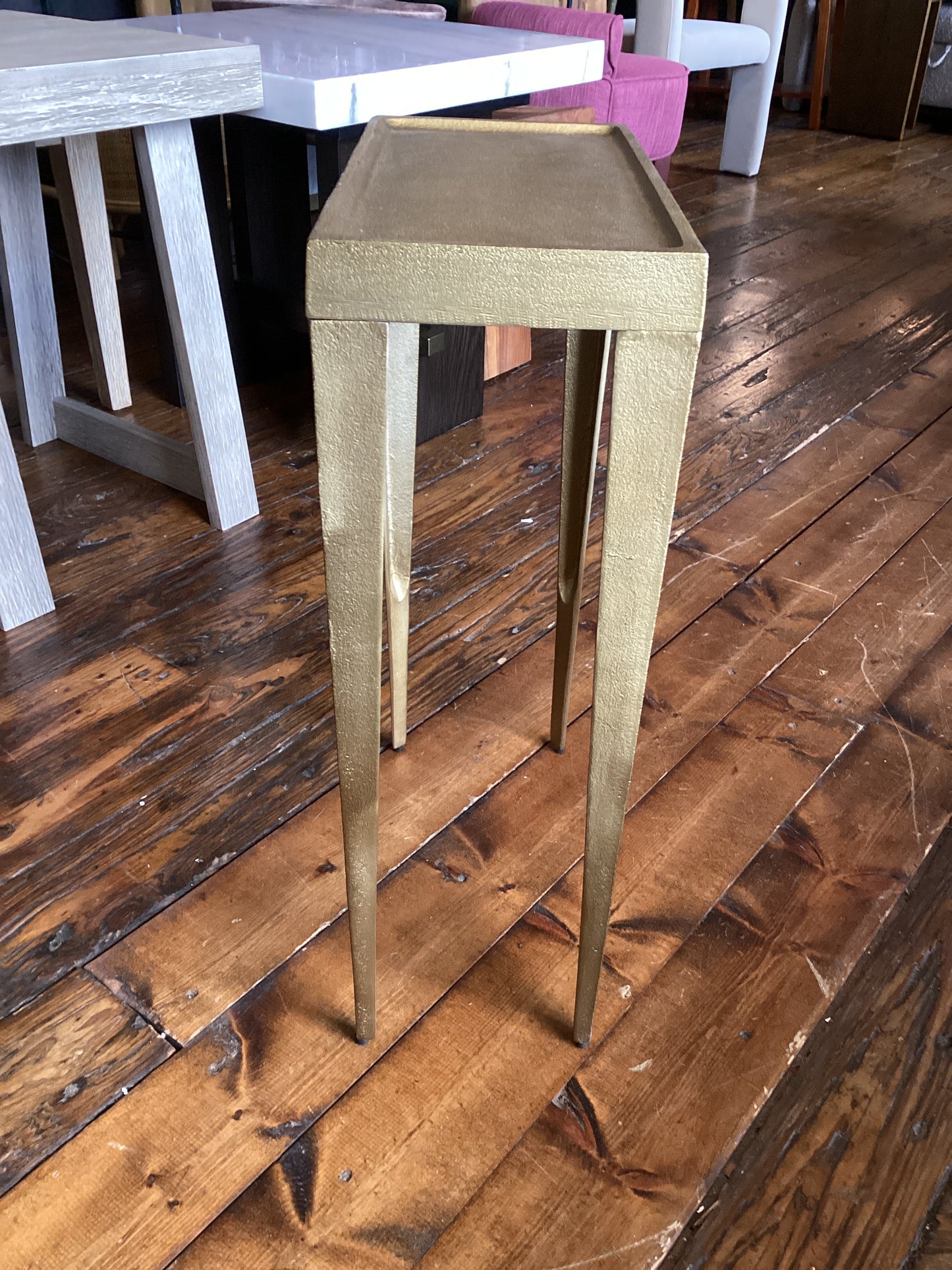 Brassy gold cast aluminum skinny end table 💫