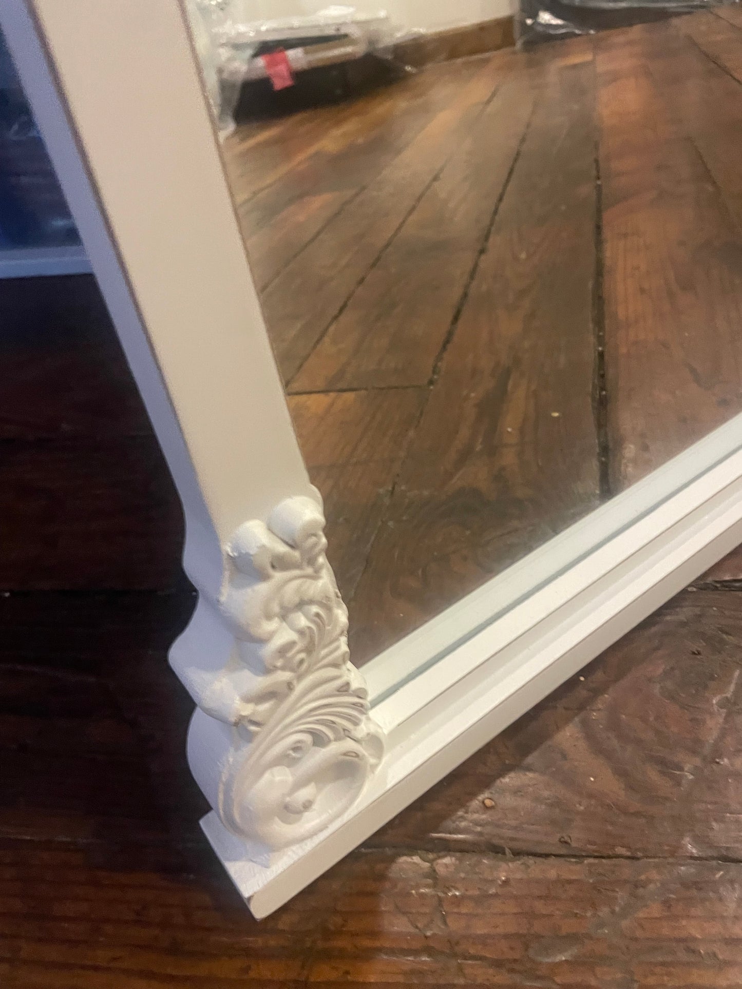Arched white wood decorative mirror 🤍