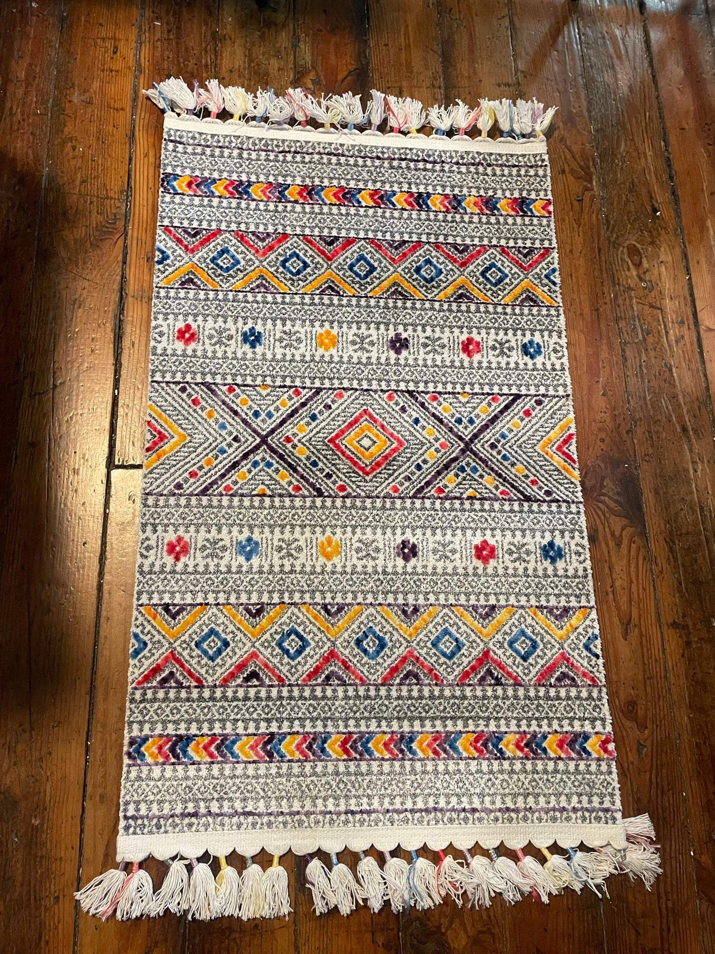 2x4 colorful rug w/ fringe 🌺