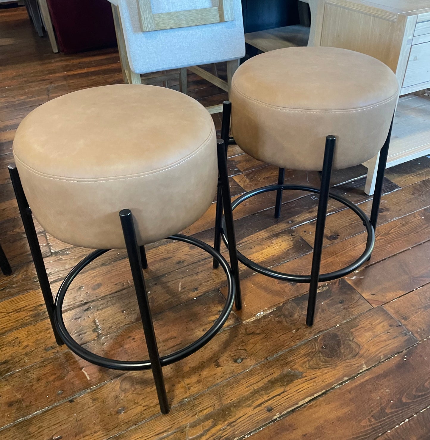 2 backless counterheight faux camel leather barstools 🥂