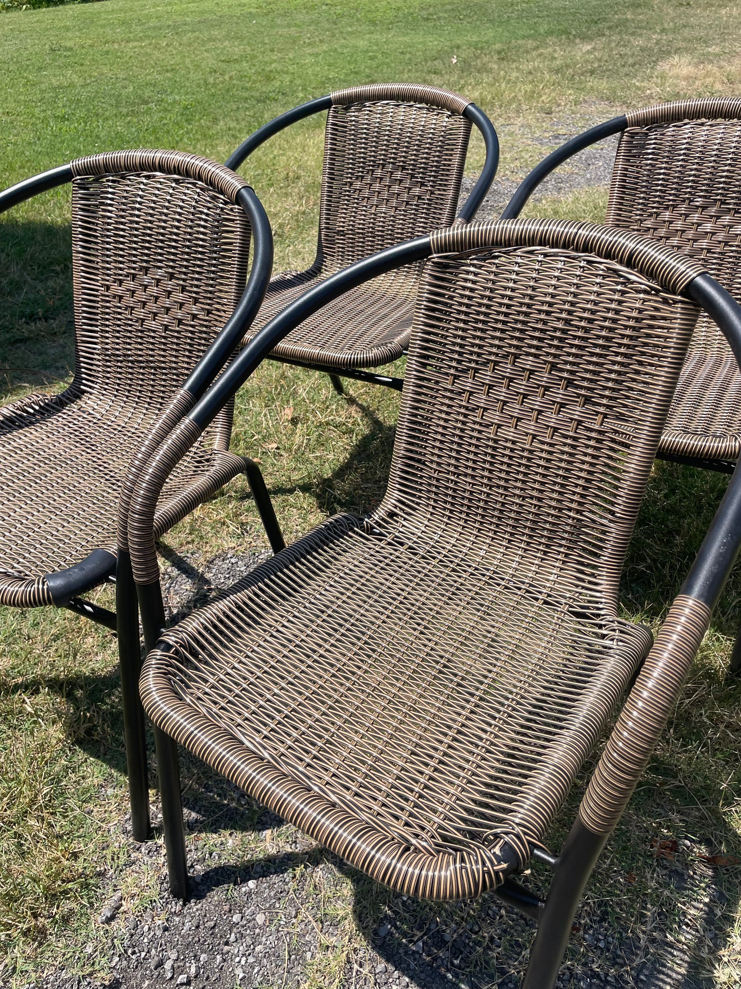 4 wicker & metal patio chairs 🪴🍹