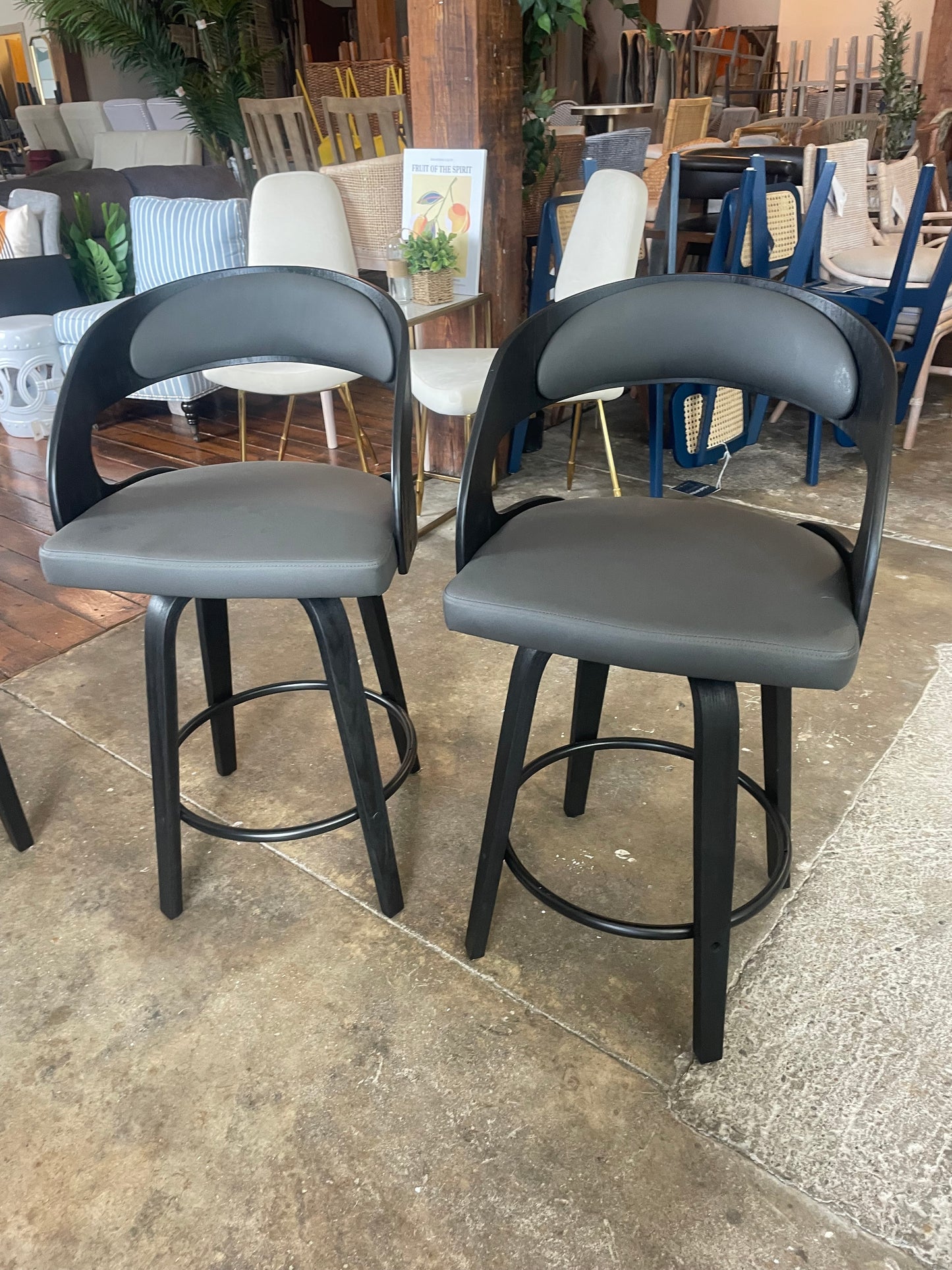 2 black & grey vegan leather swivel counterheight barstools🥂
