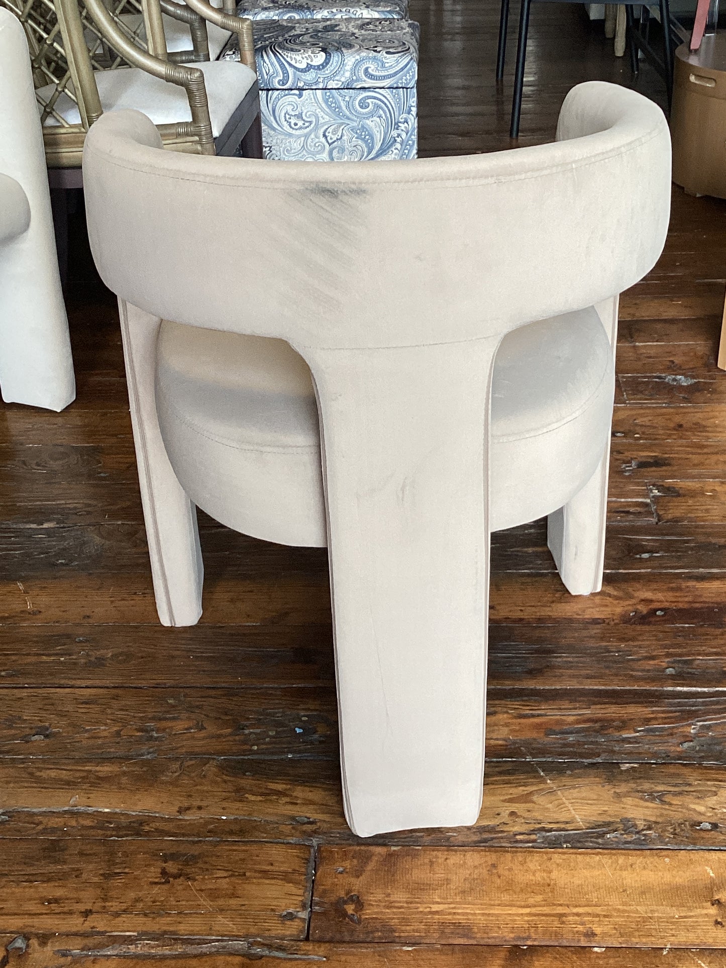 Modern taupe velvet accent chair🧋