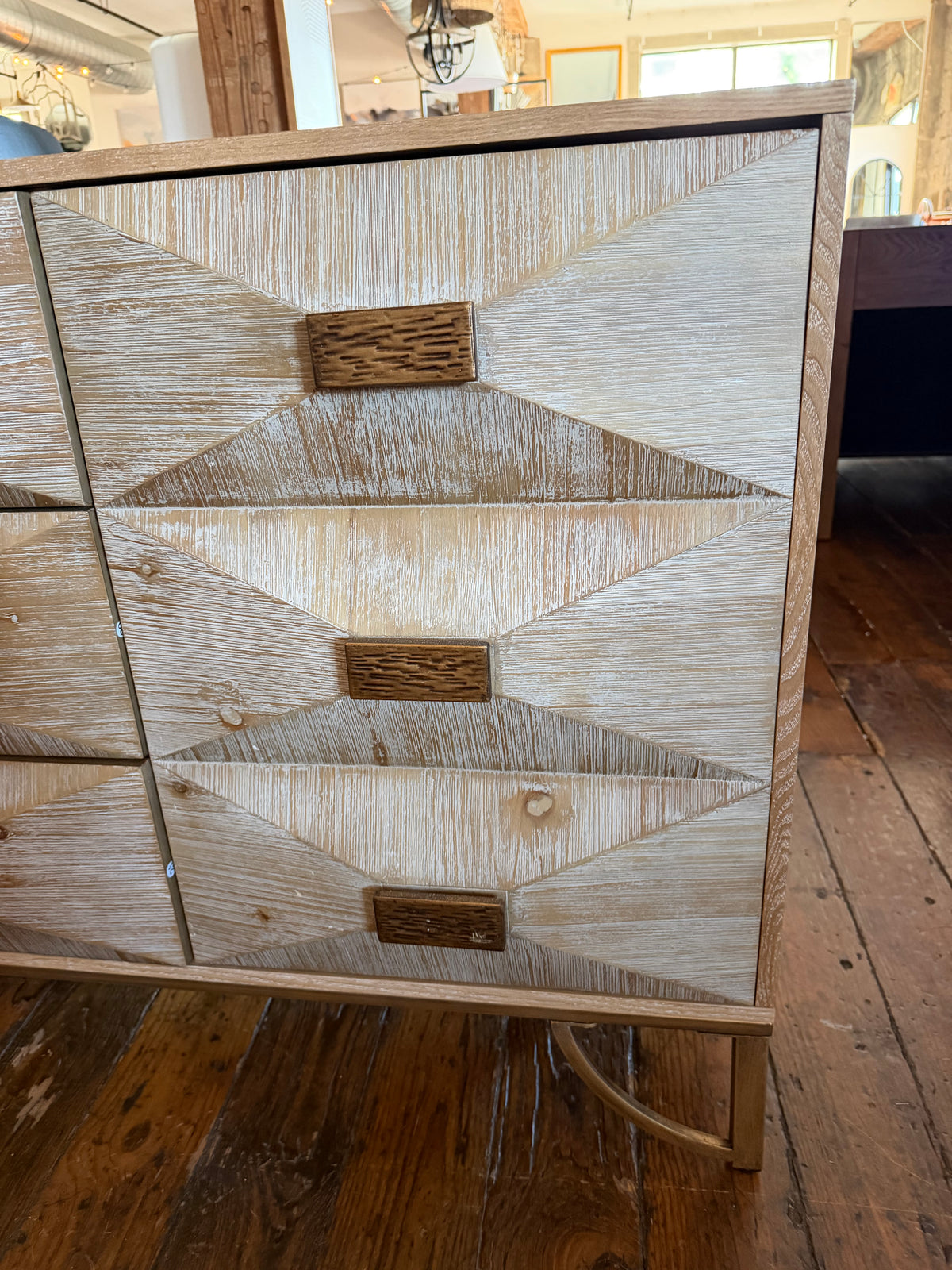 9-Drawer wooden dresser w/ sculpted front ⛰️