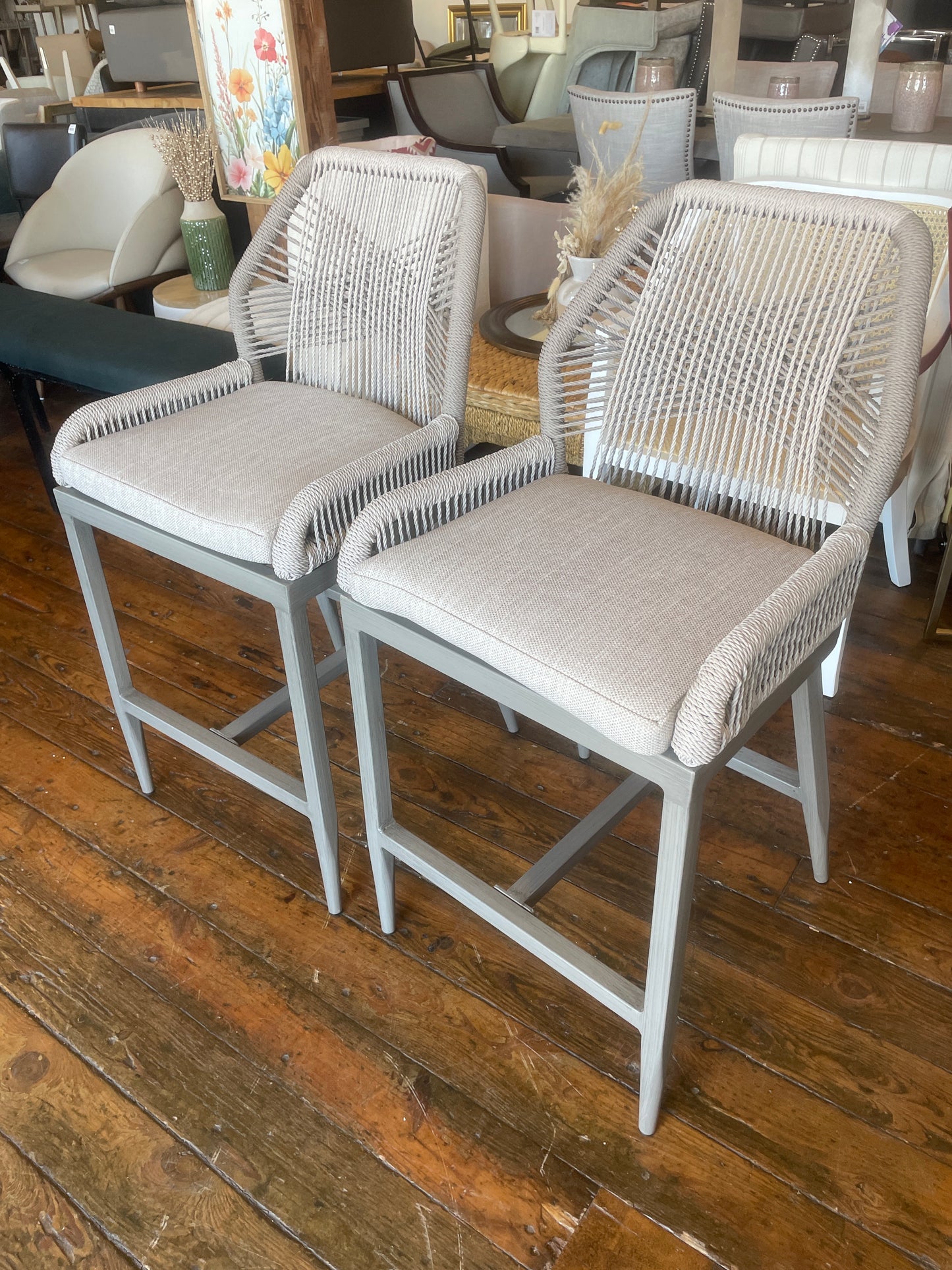 2 woven indoor / outdoor grey counterheight barstools 🩶