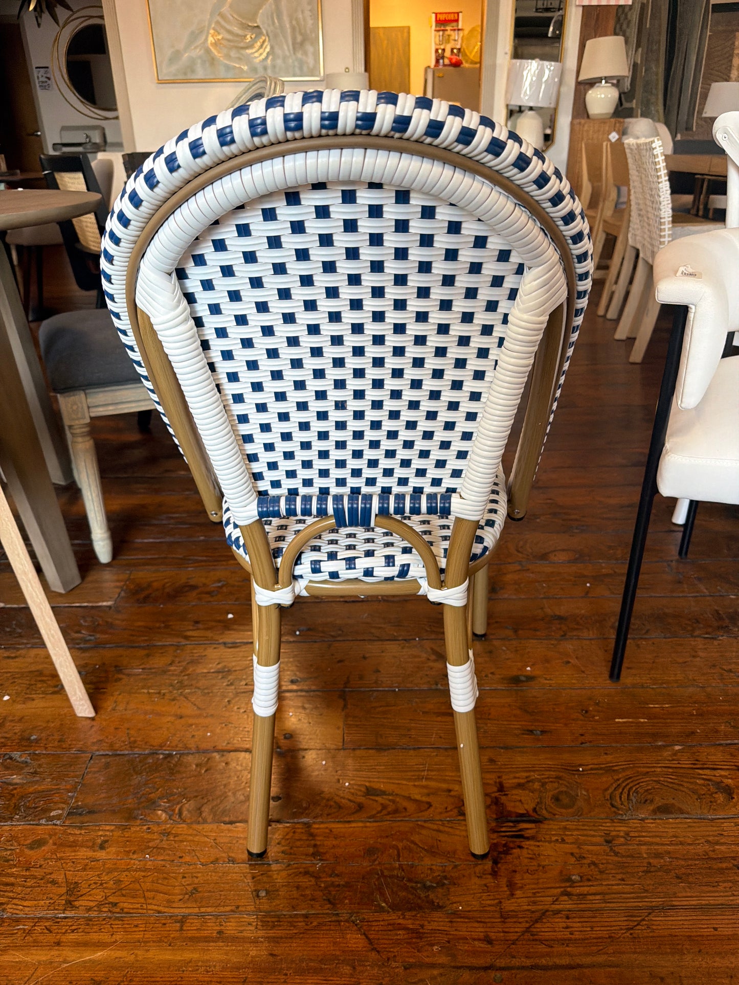 Blue & white outdoor bistro chair 🌴
