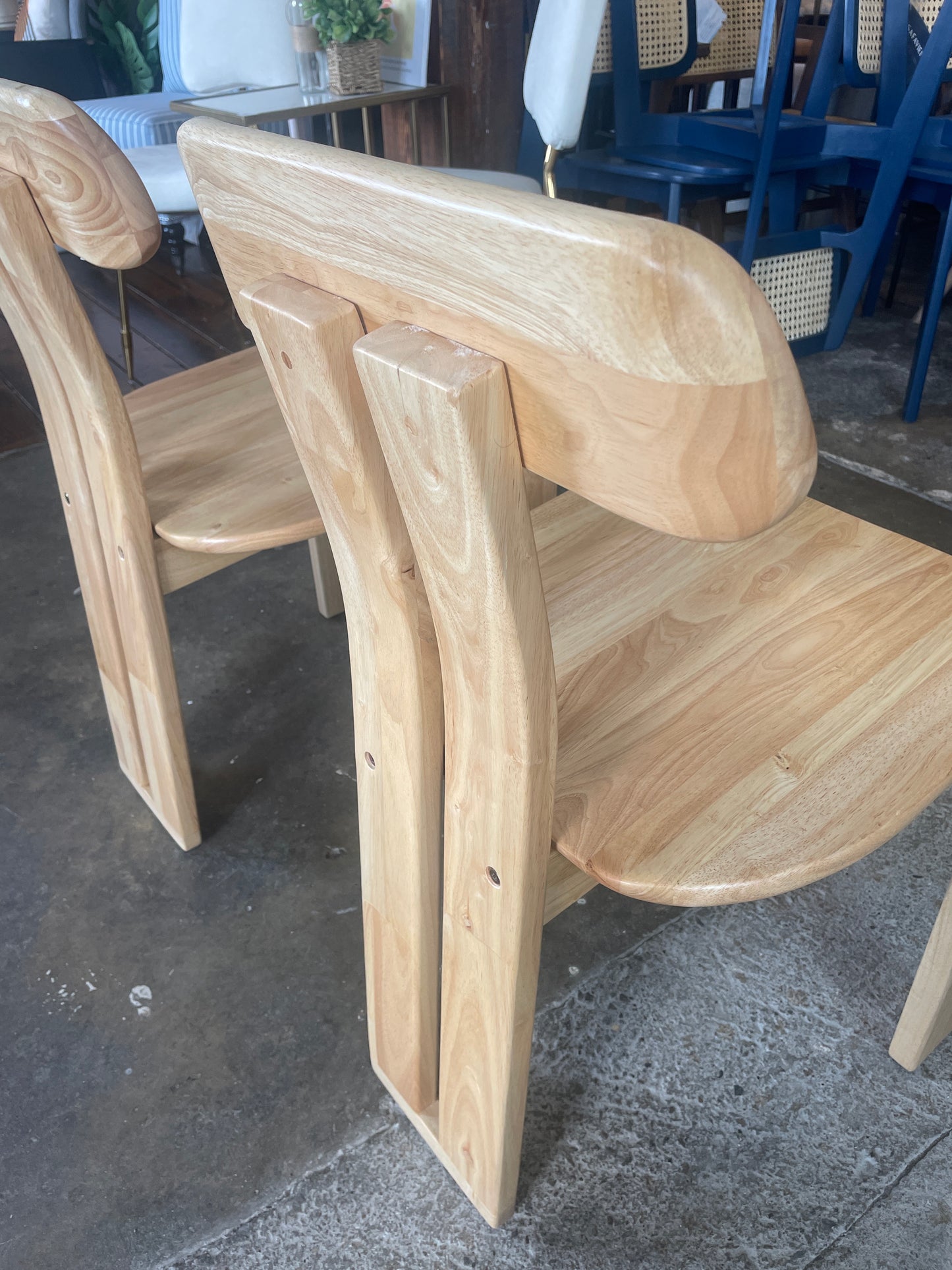 2 blonde wood modern dining chairs 🌺