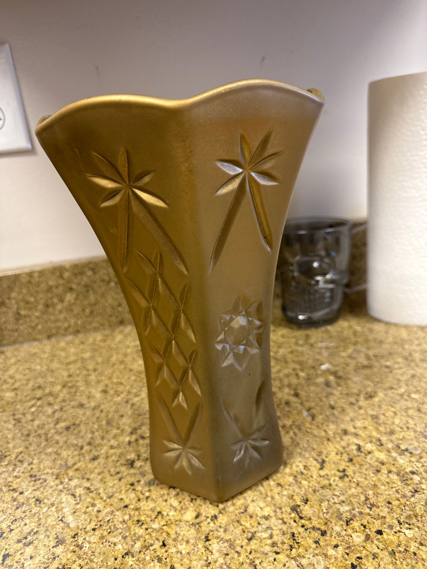 Vintage golden ceramic vase ⚜️
