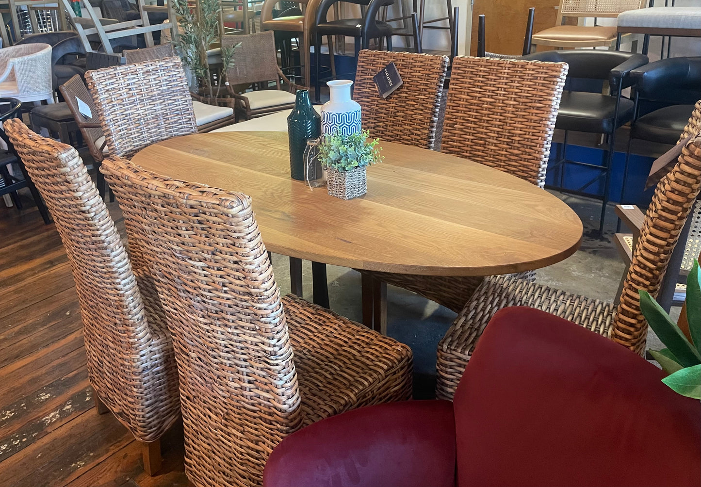 White oak oval dining wood table w/ black tulip base 🖤