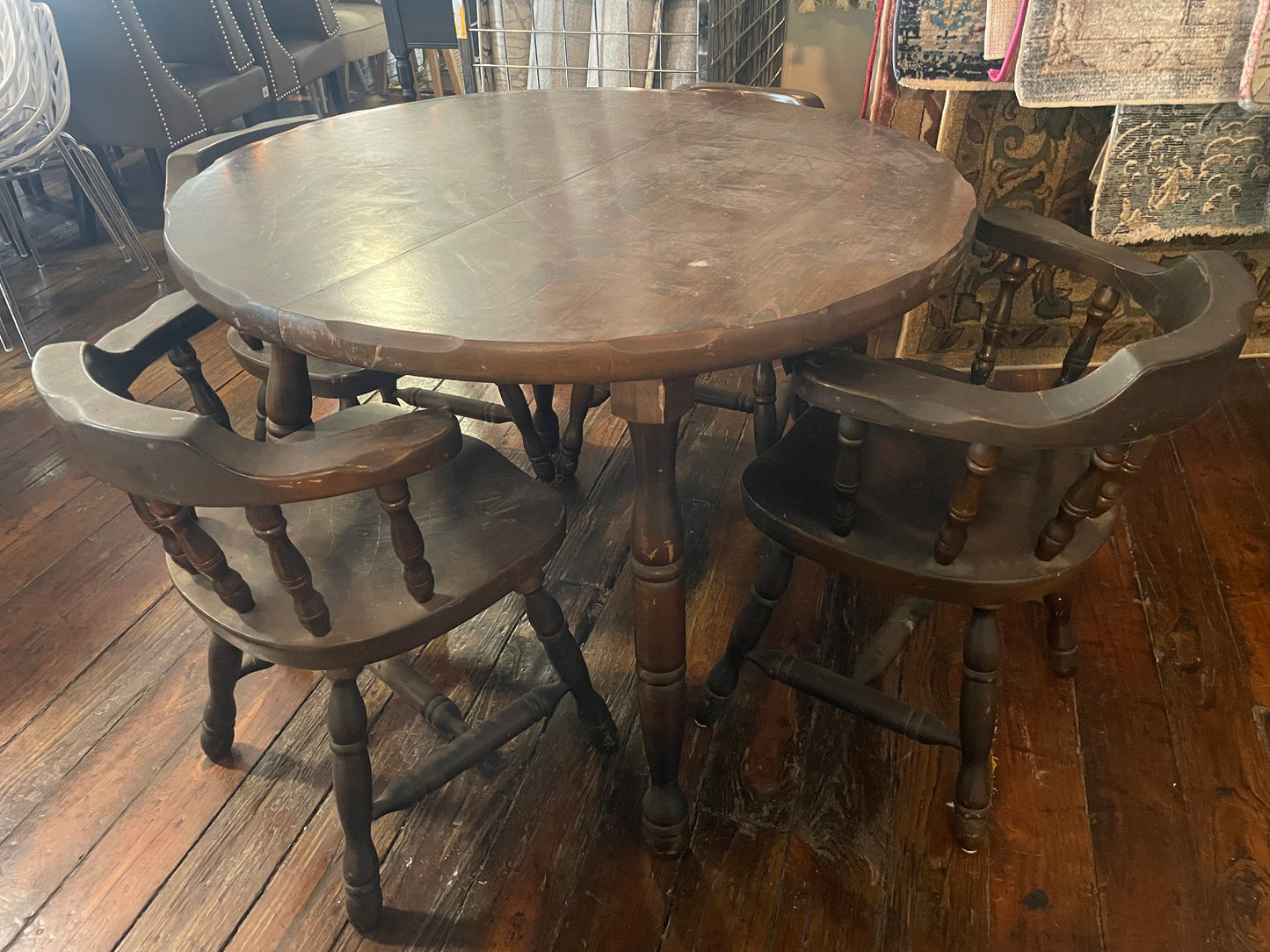 Vintage wood dining table w/ 4 chairs 🪑
