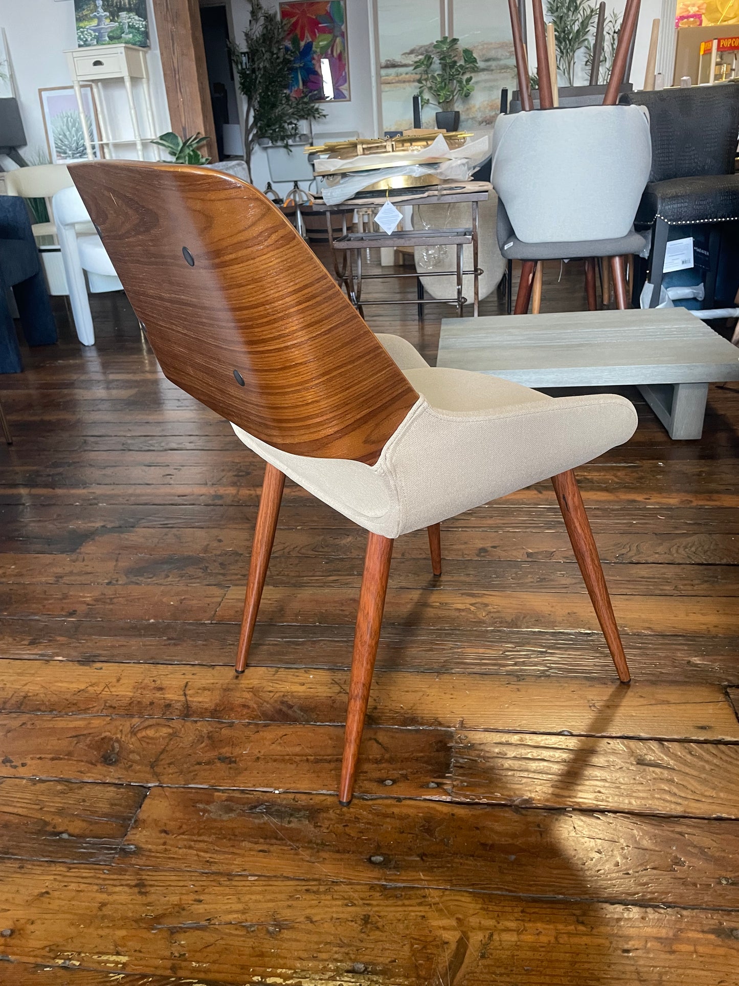 MCM wood & beige upholstered chair 📺