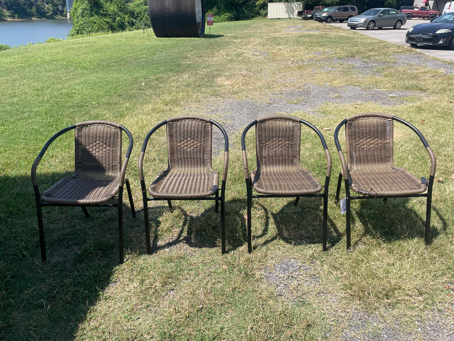 4 wicker & metal patio chairs 🪴🍹