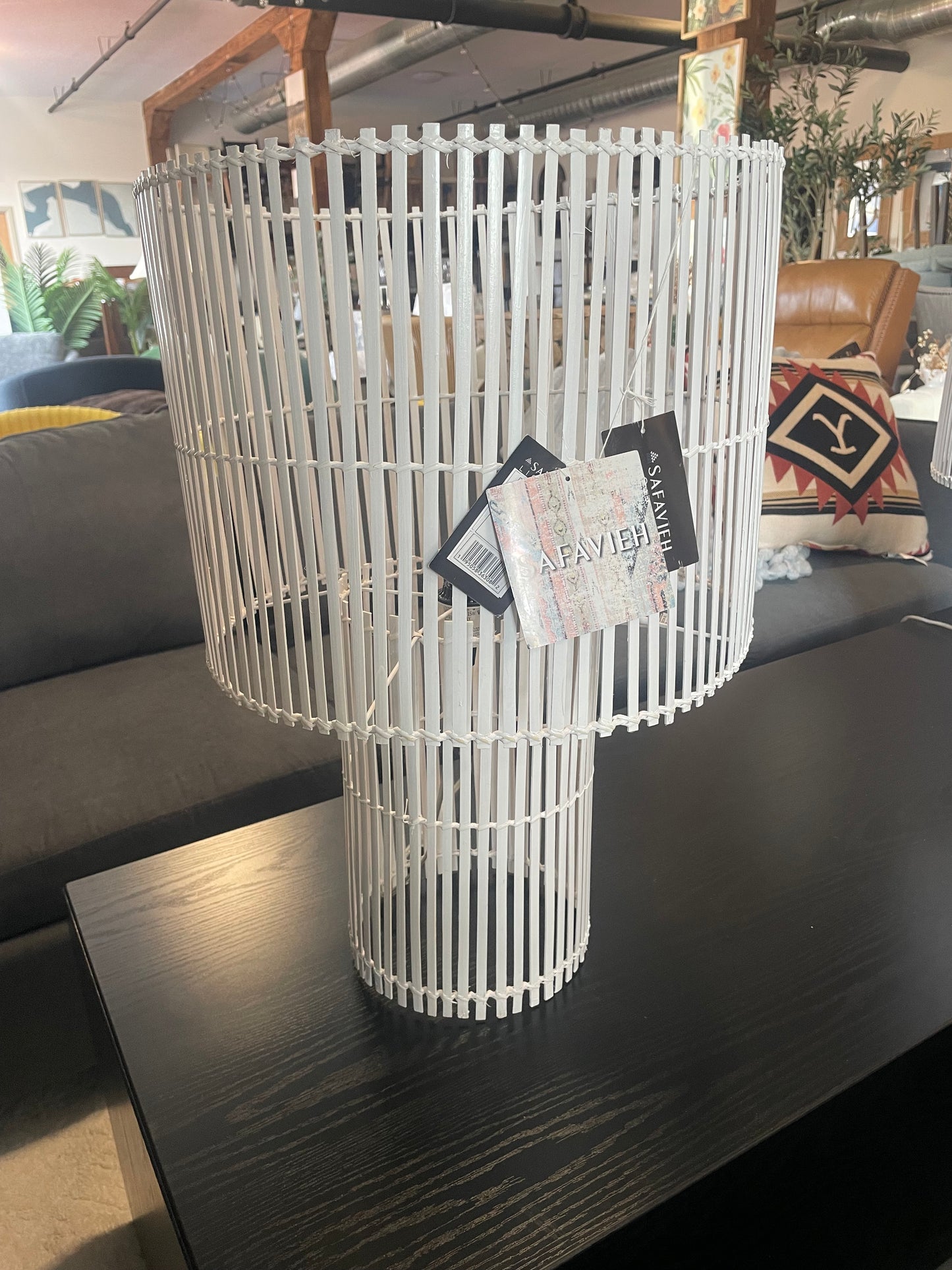 White 25” funky lamp 🤍
