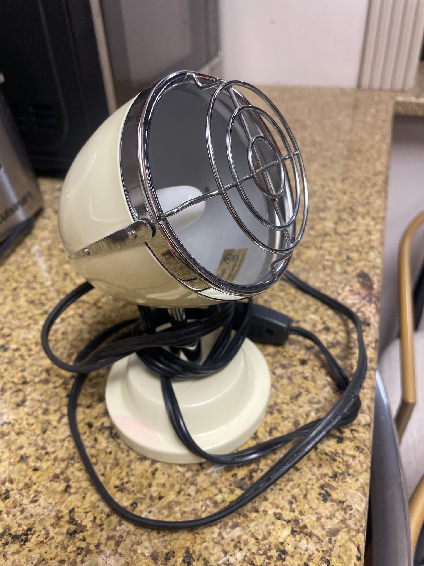 Little vintage art deco portable desk lightš”