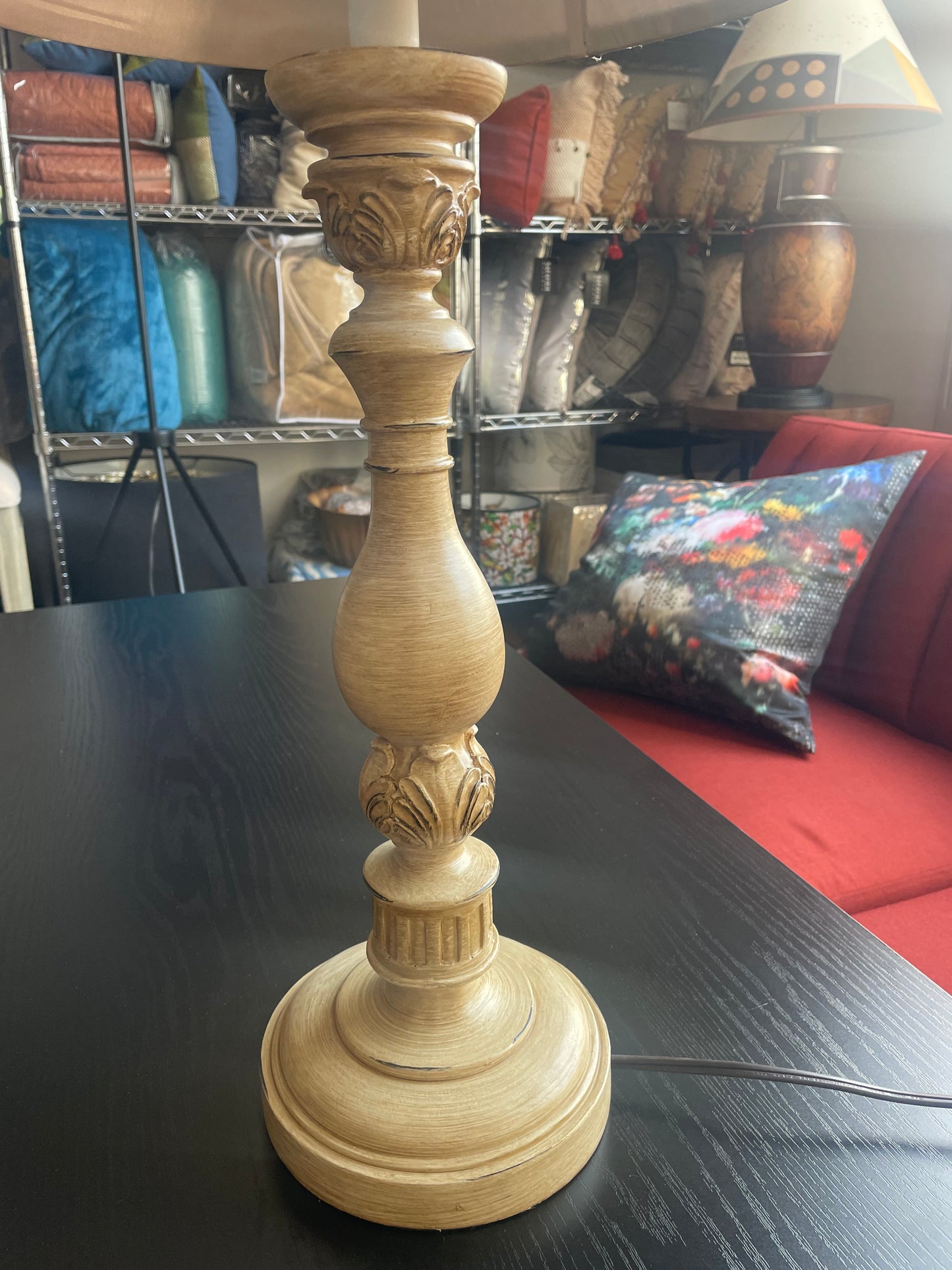 Brown & beige 30" resin farmhouse lamp 🤎