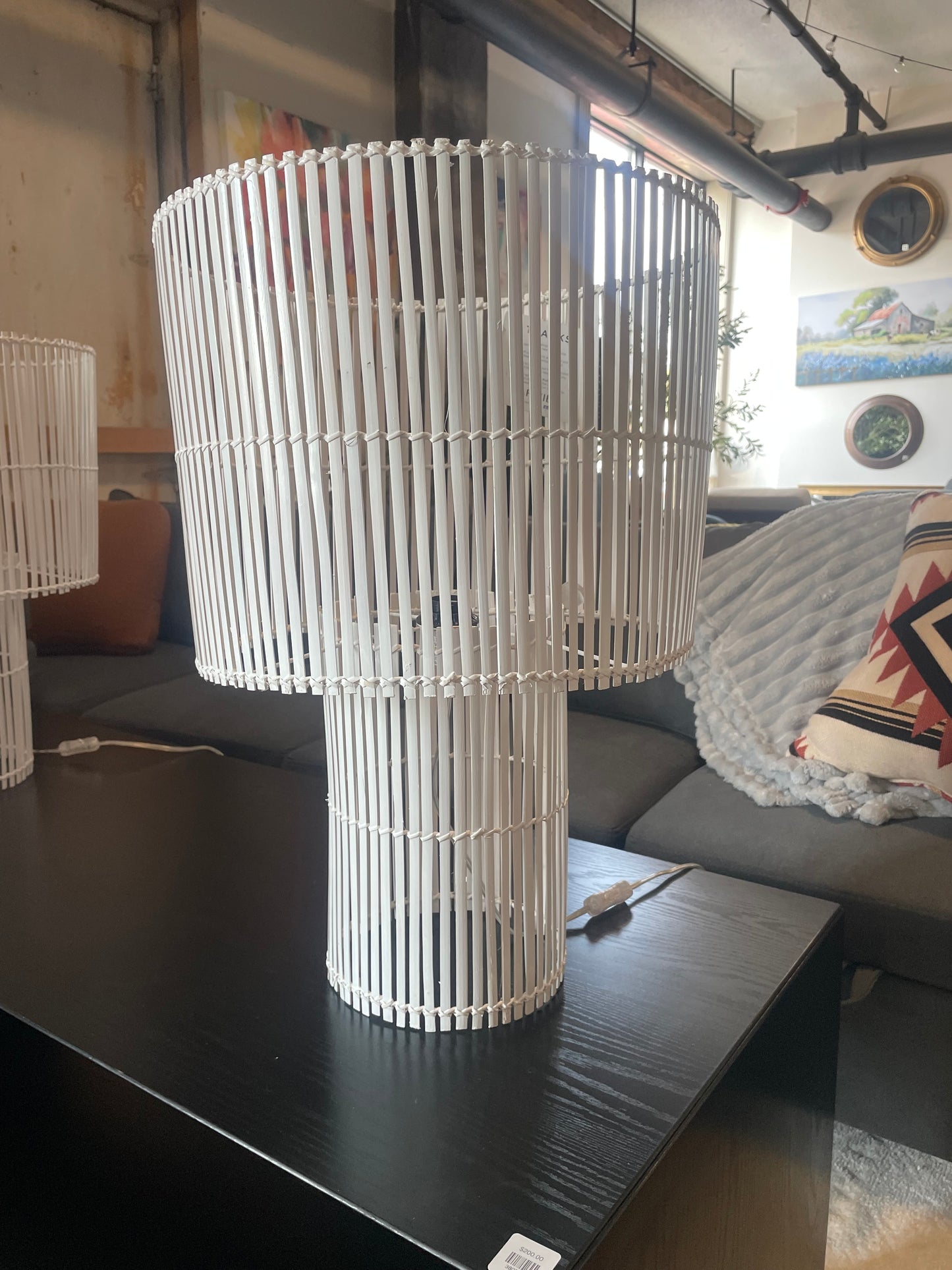 White 25” funky lamp 🤍