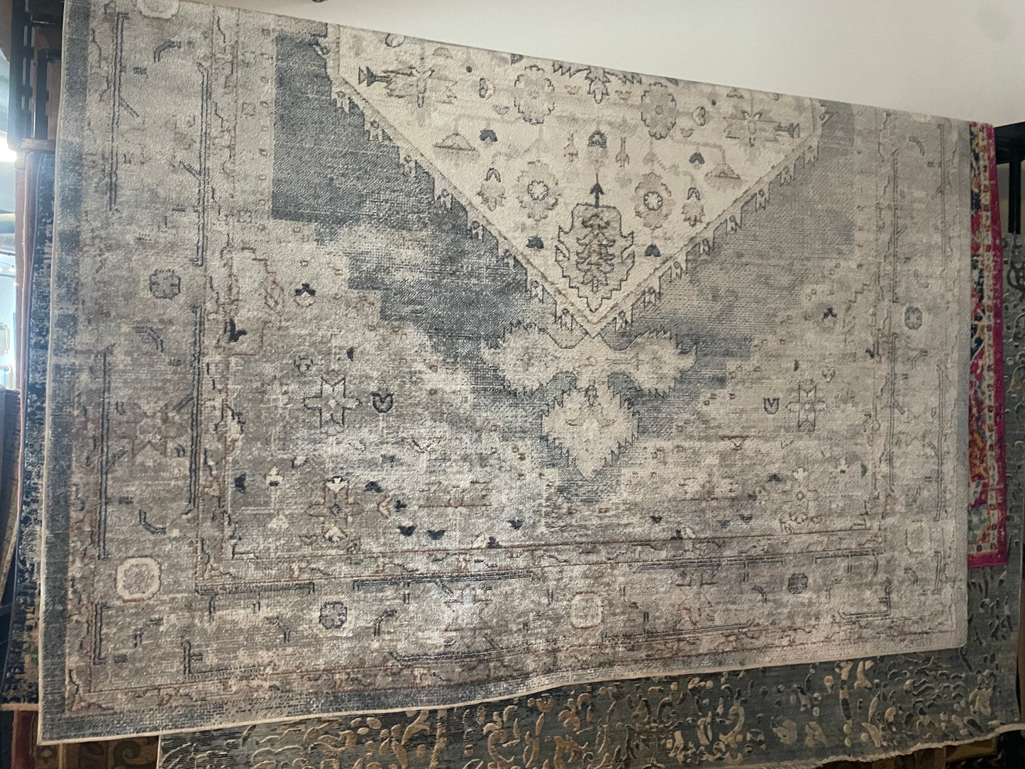 8x10 blue & white medallion rug 🦋