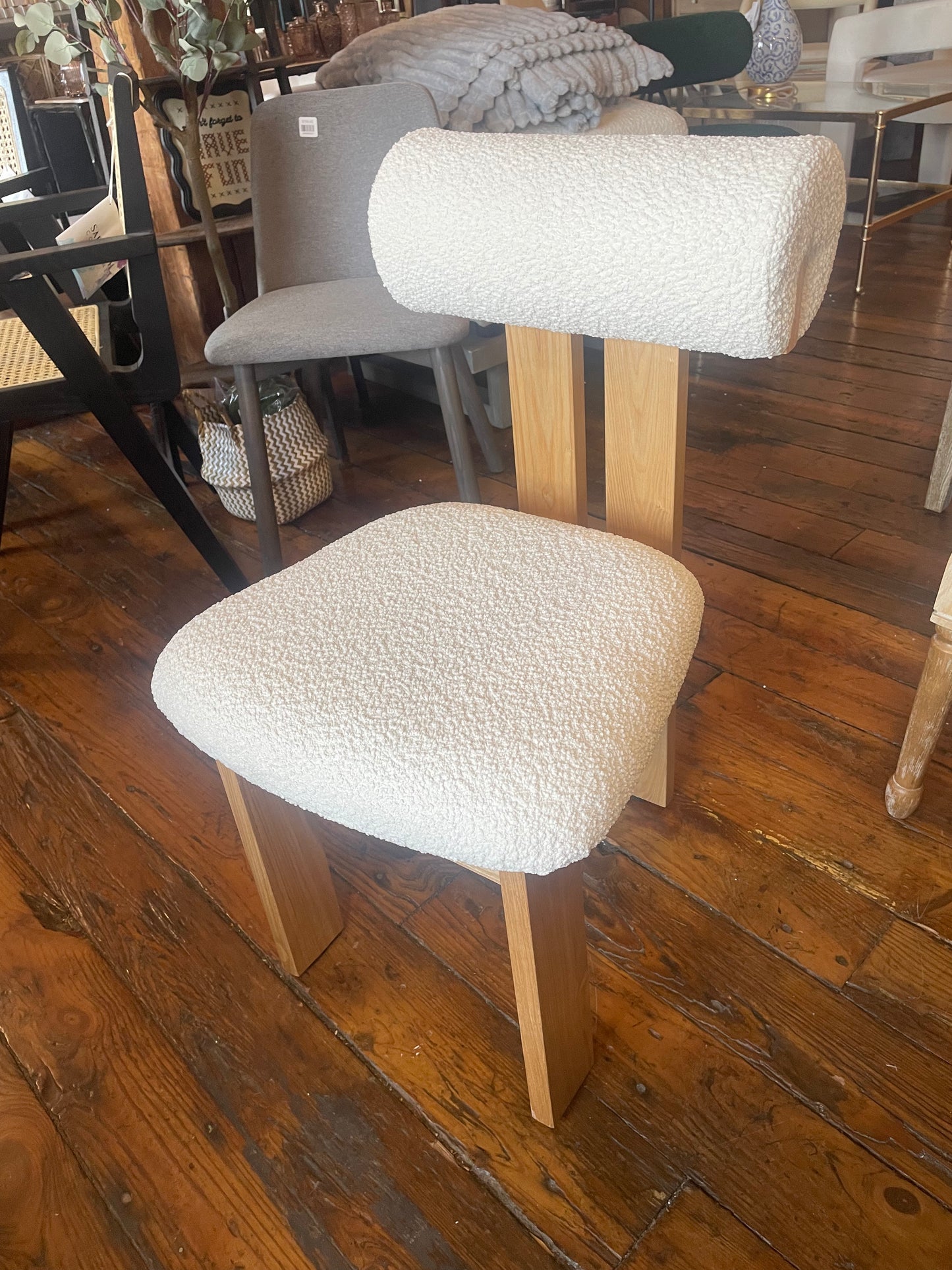Modern elegant white boucle chair w/ wood frame 🤍