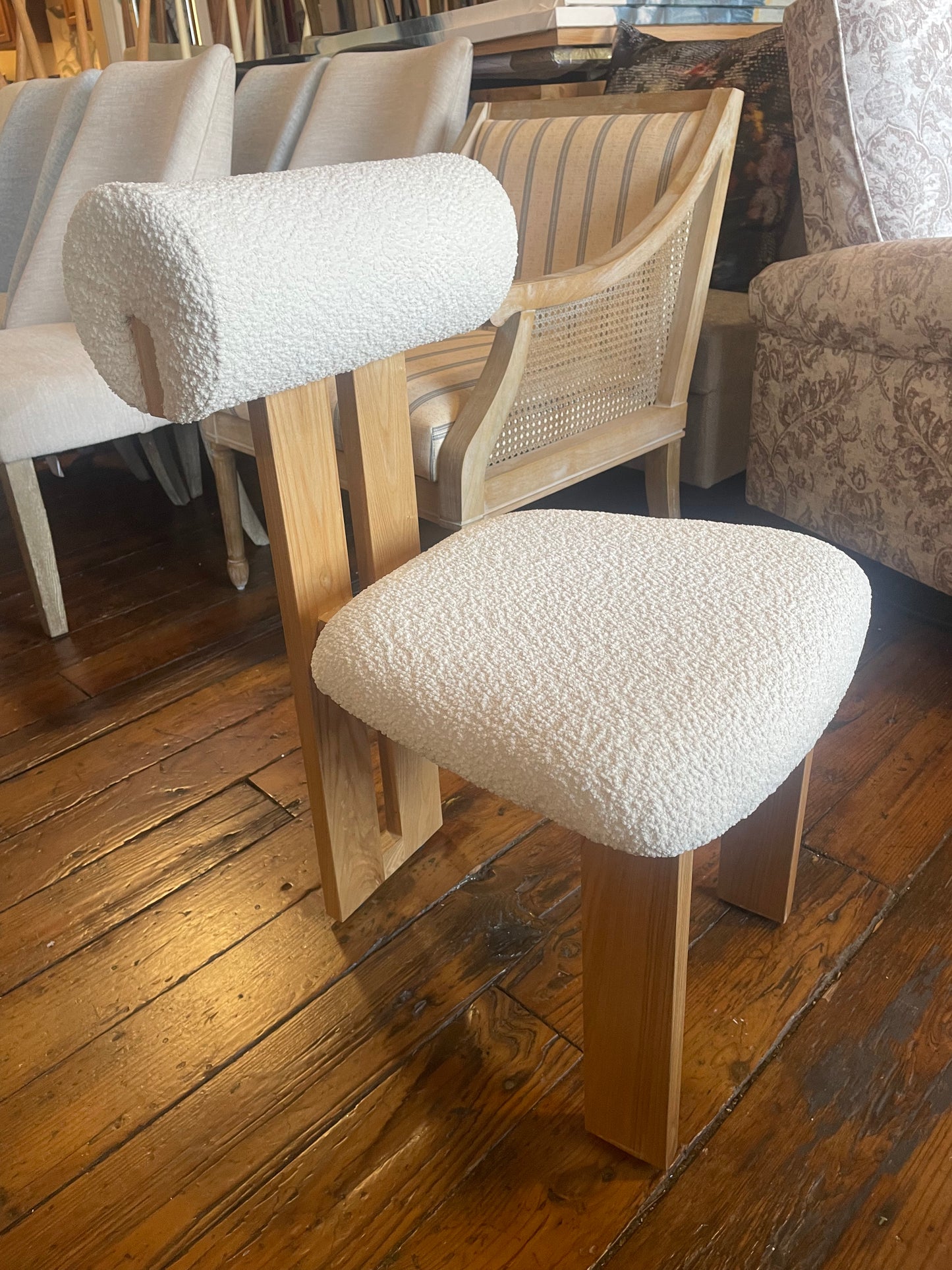 Modern elegant white boucle chair w/ wood frame 🤍