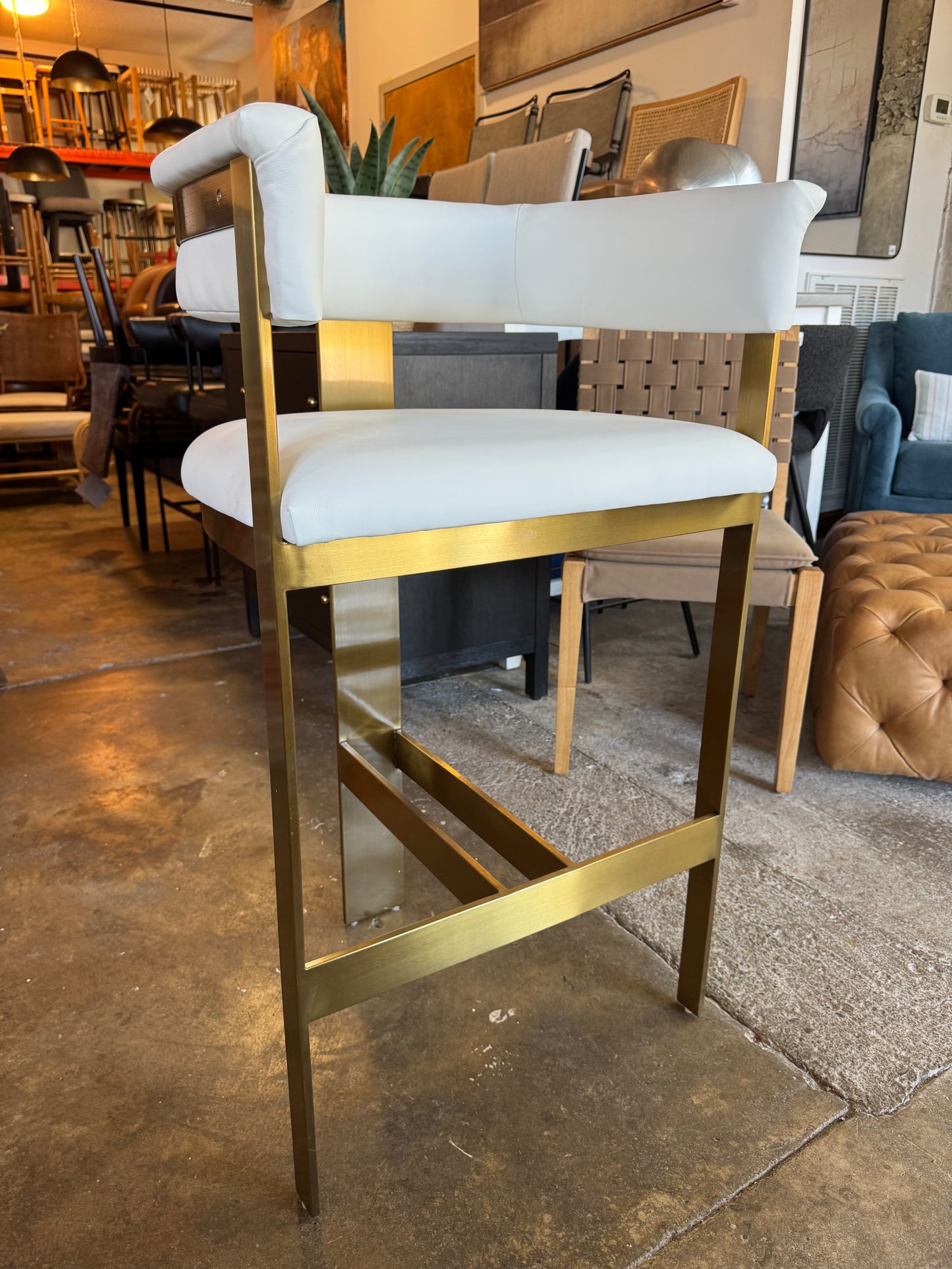 Upholstered white luxury barstool w/ gold frame ✨