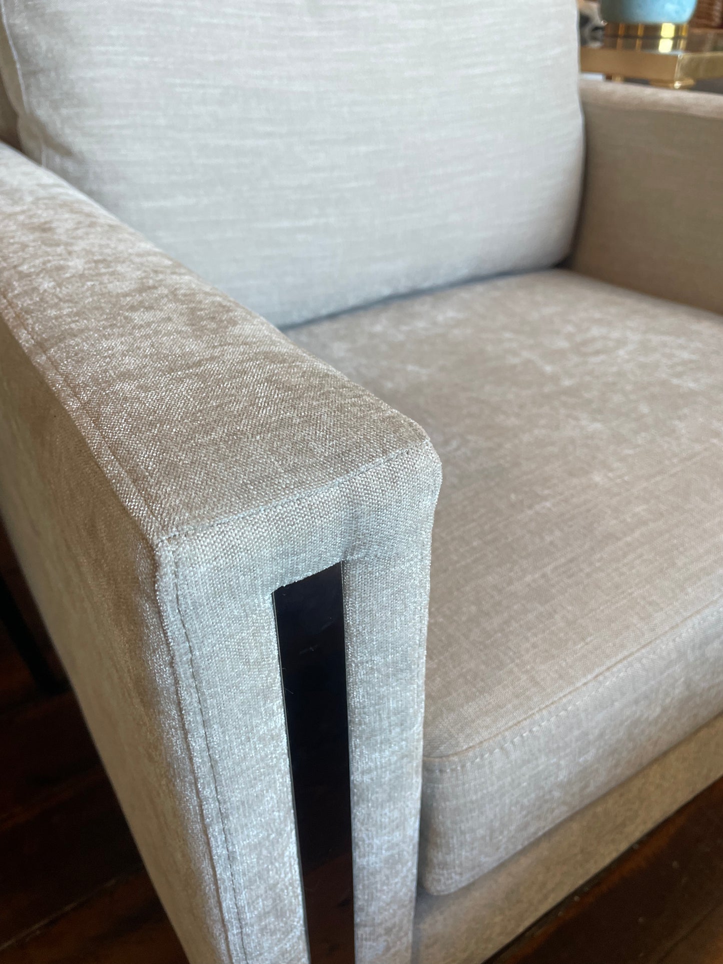 Soft taupe armchair w/ chrome legs & detailing 🤍🩶