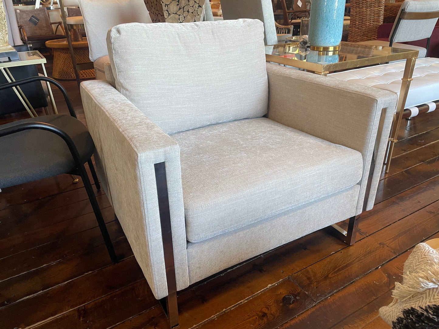 Soft taupe armchair w/ chrome legs & detailing 🤍🩶