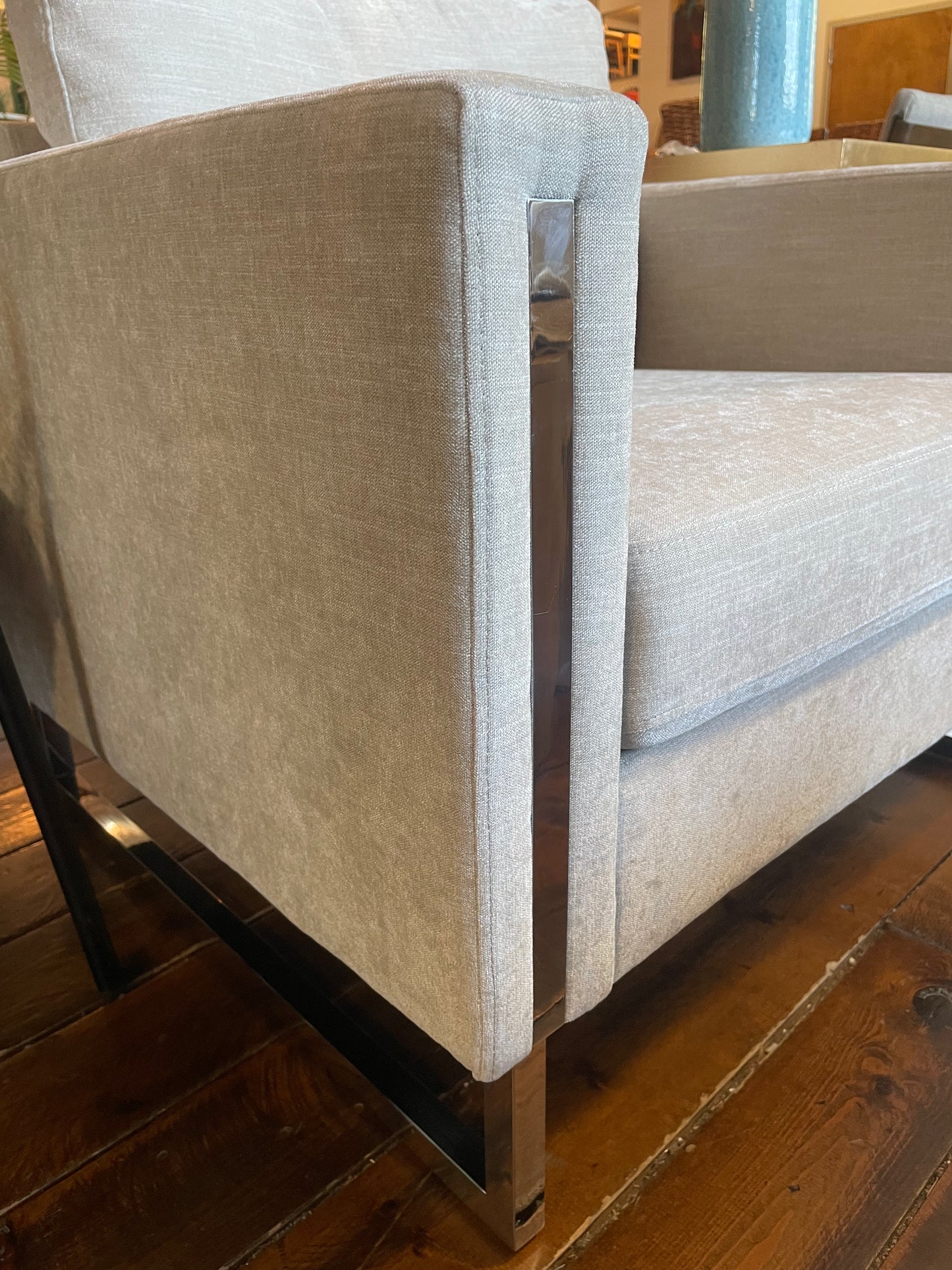 Soft taupe armchair w/ chrome legs & detailing 🤍🩶
