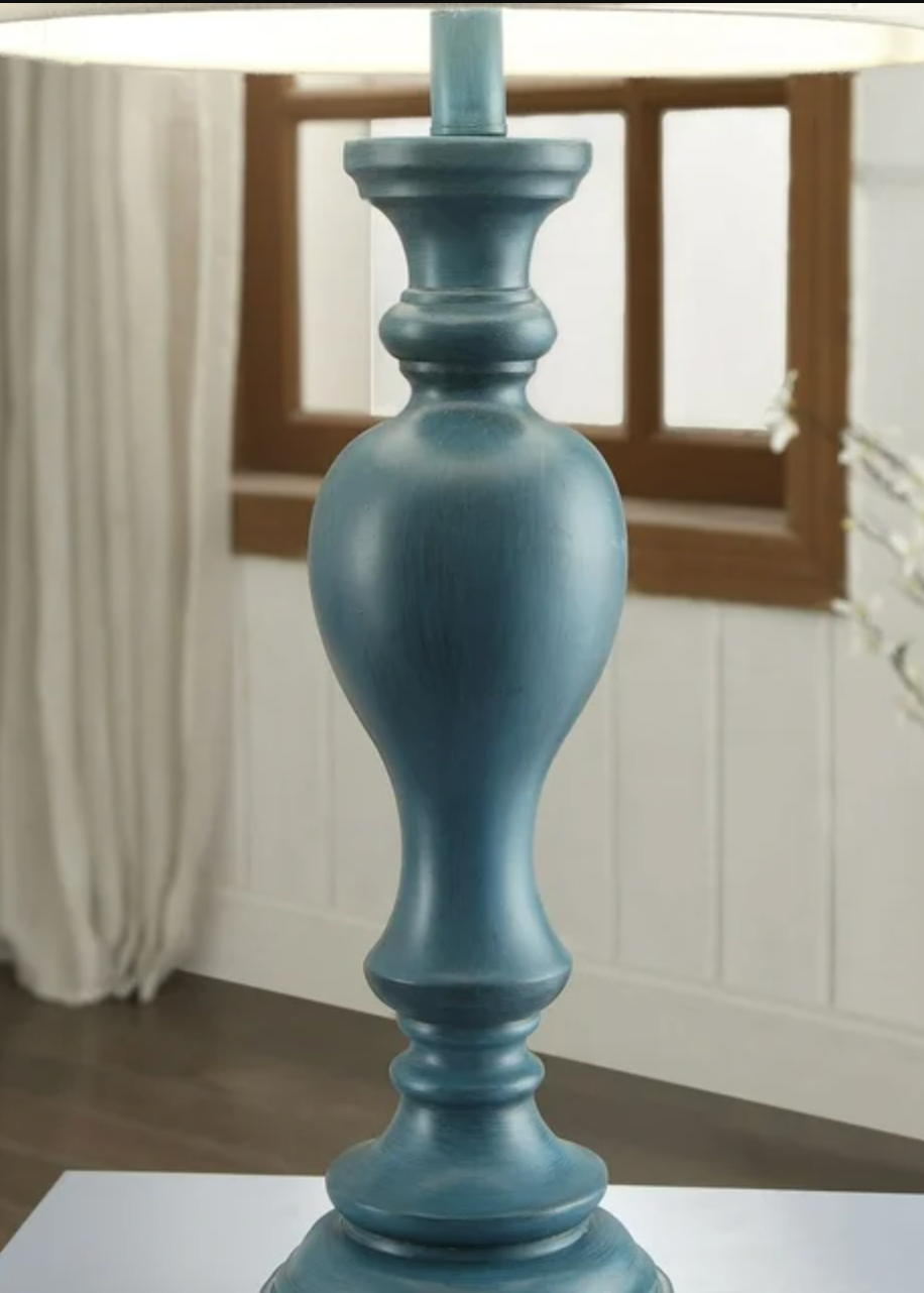 Turquoise 29.5" table lamp 💡