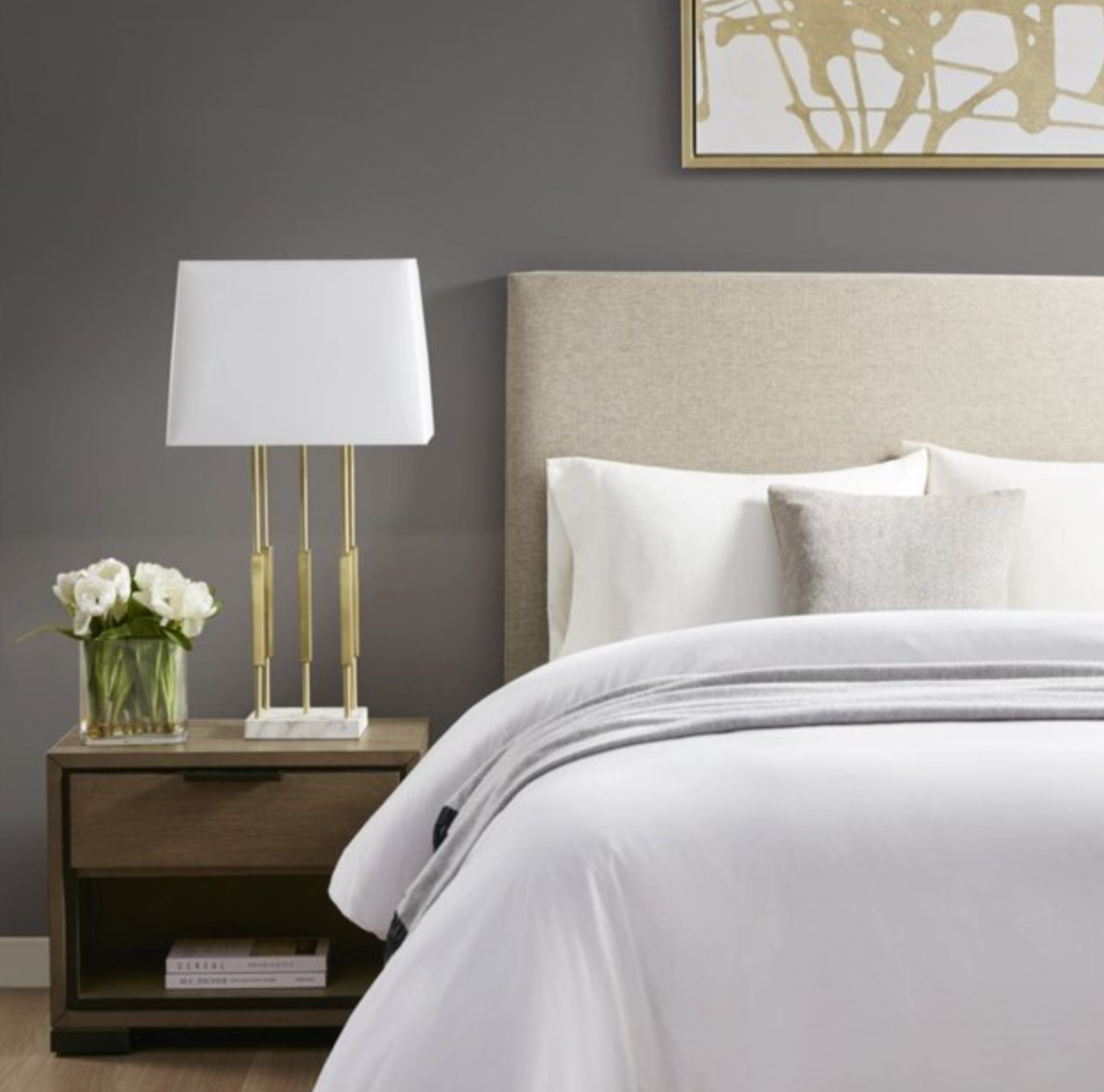 Martha Stewart gold metal & white table lamp 💡