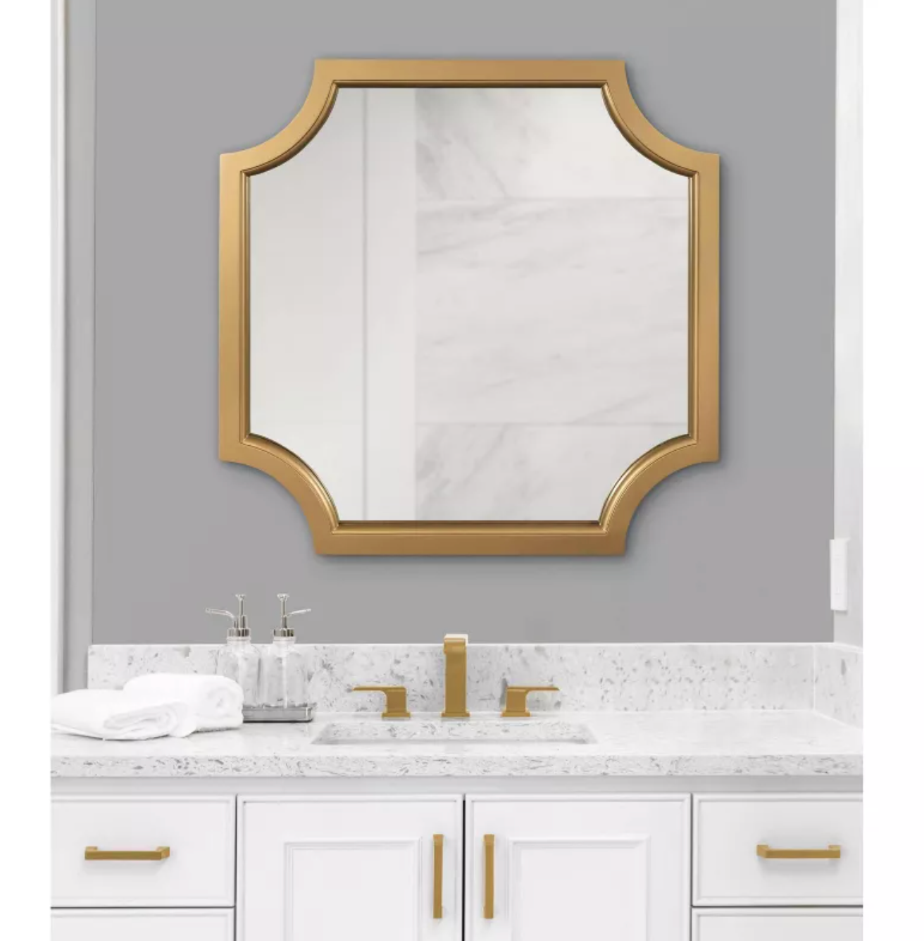 Gold wood framed mirror with scallop corners🪞