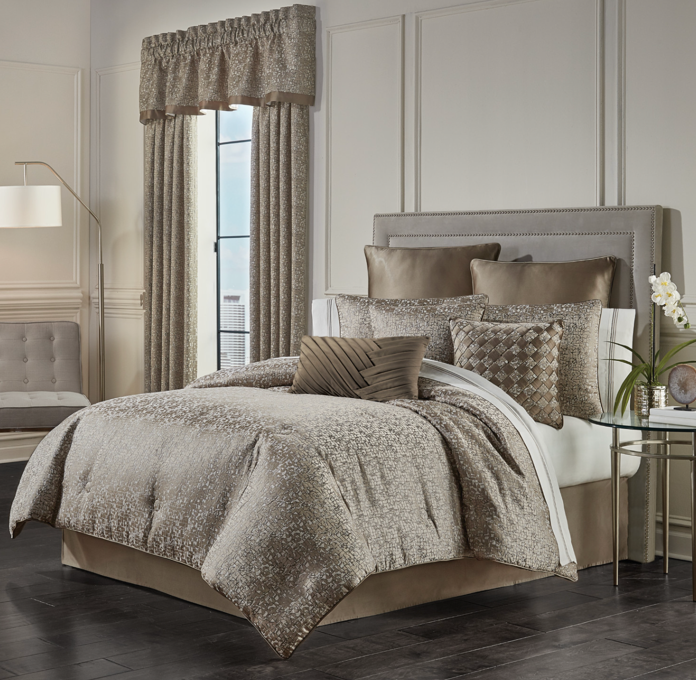 J Queen NY cracked ice Cali King comforter set 🕊