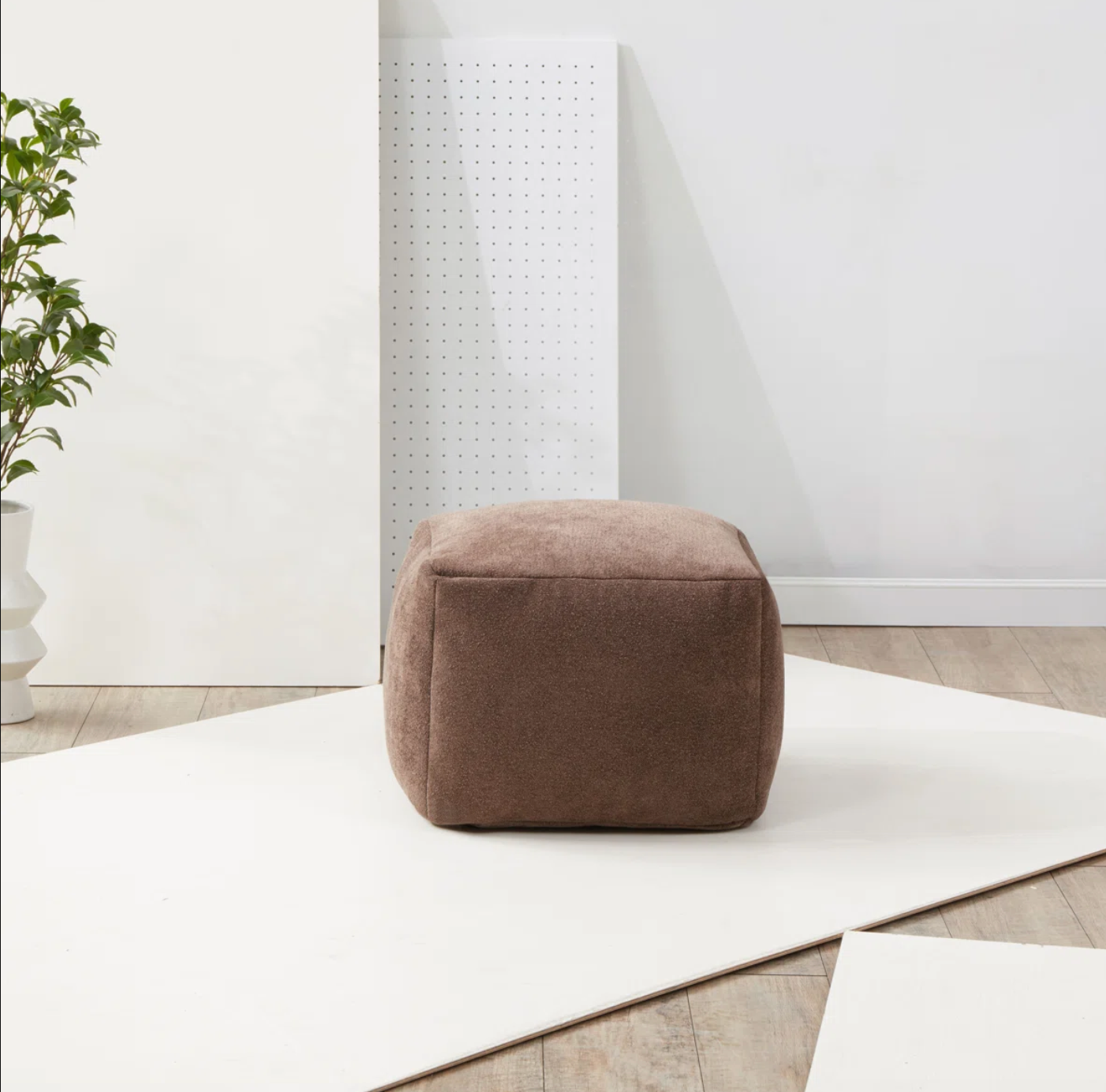 Small brown boucle pouf 🤎