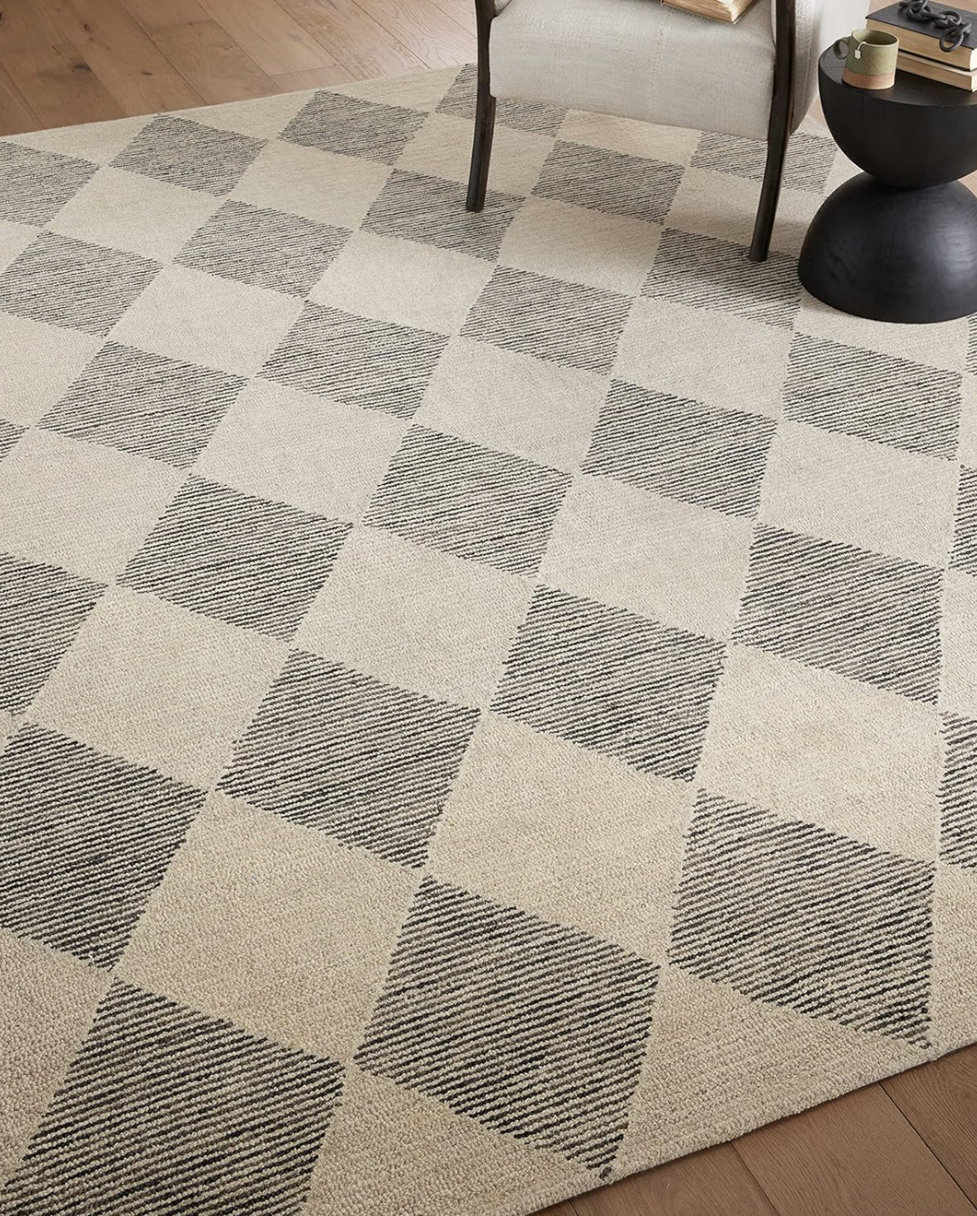 Beige & Charcoal Loloi x Chris Loves Julia 3'6" x 5'6" rug 🖤