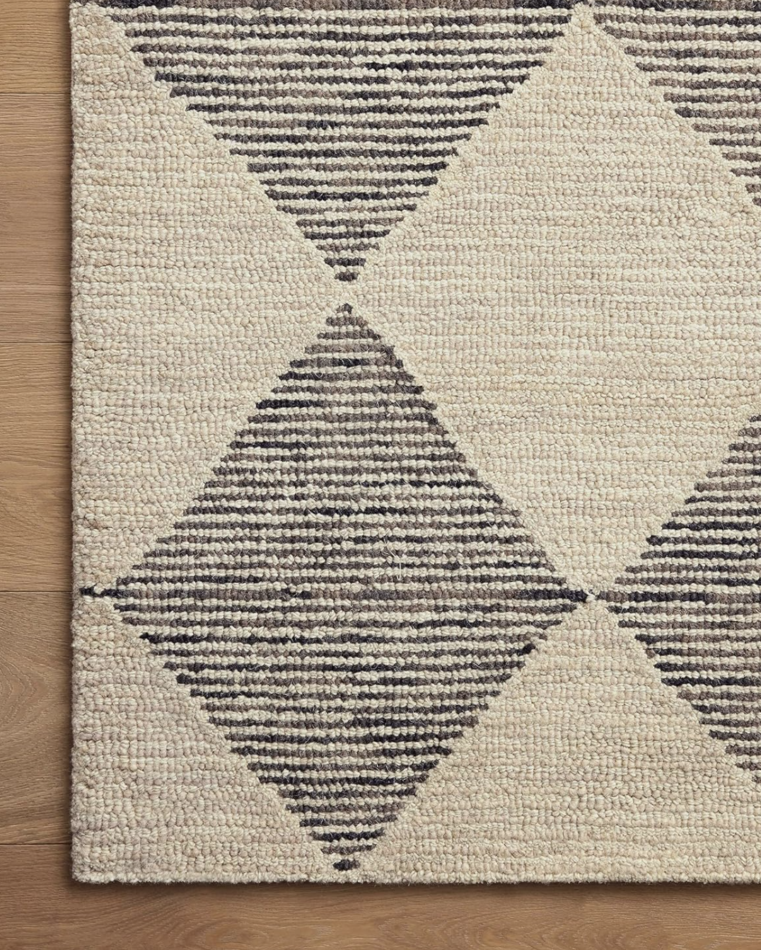 Beige & Charcoal Loloi x Chris Loves Julia 3'6" x 5'6" rug 🖤