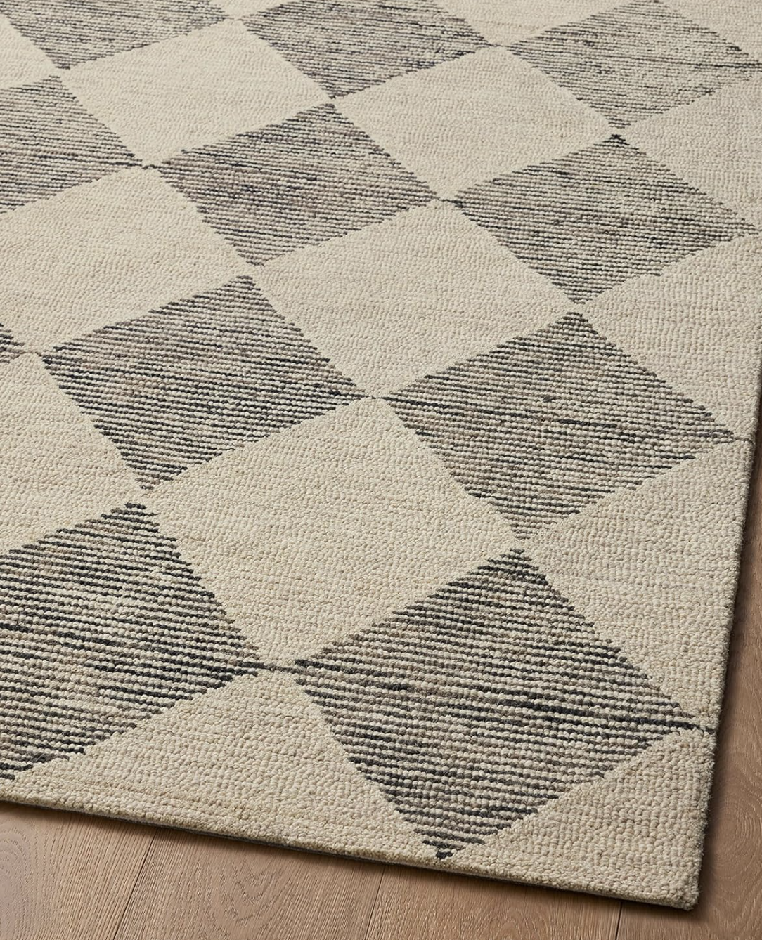 Beige & Charcoal Loloi x Chris Loves Julia 3'6" x 5'6" rug 🖤