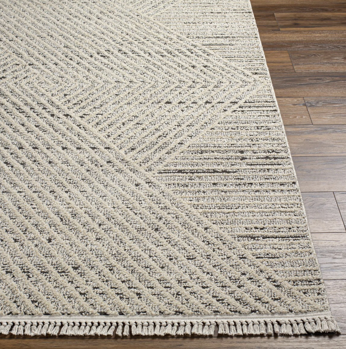 8x10 taupe & black diamond rug w/ tassels ♦