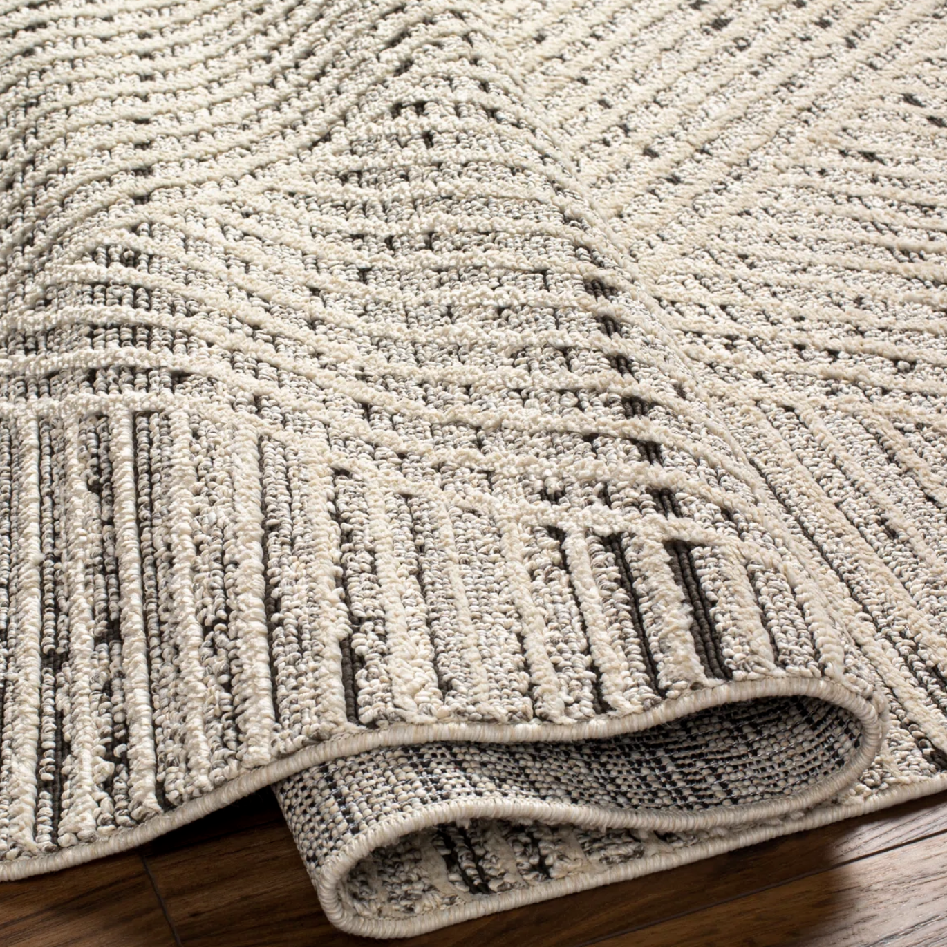 8x10 taupe & black diamond rug w/ tassels ♦