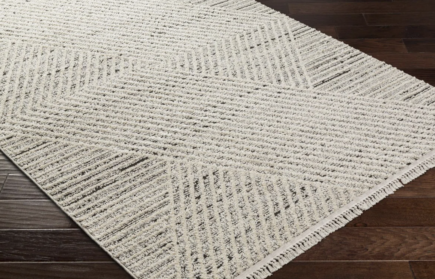 8x10 taupe & black diamond rug w/ tassels ♦