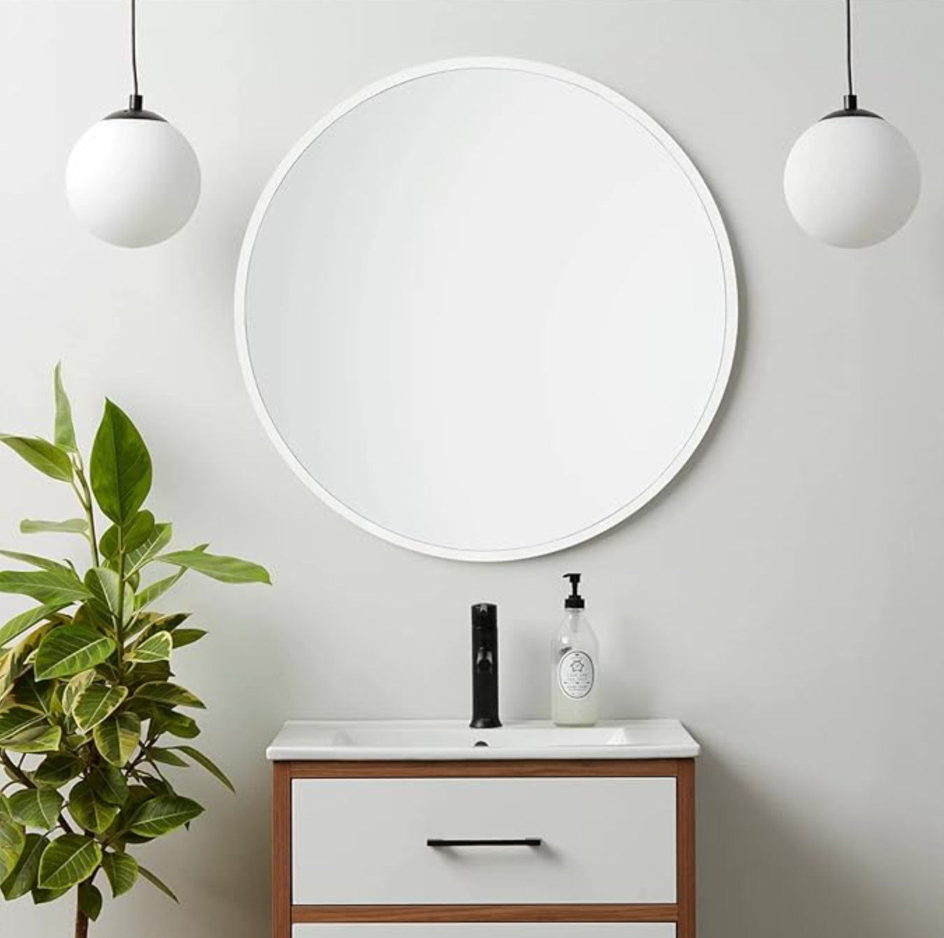 White 24" round white mirror 🤍