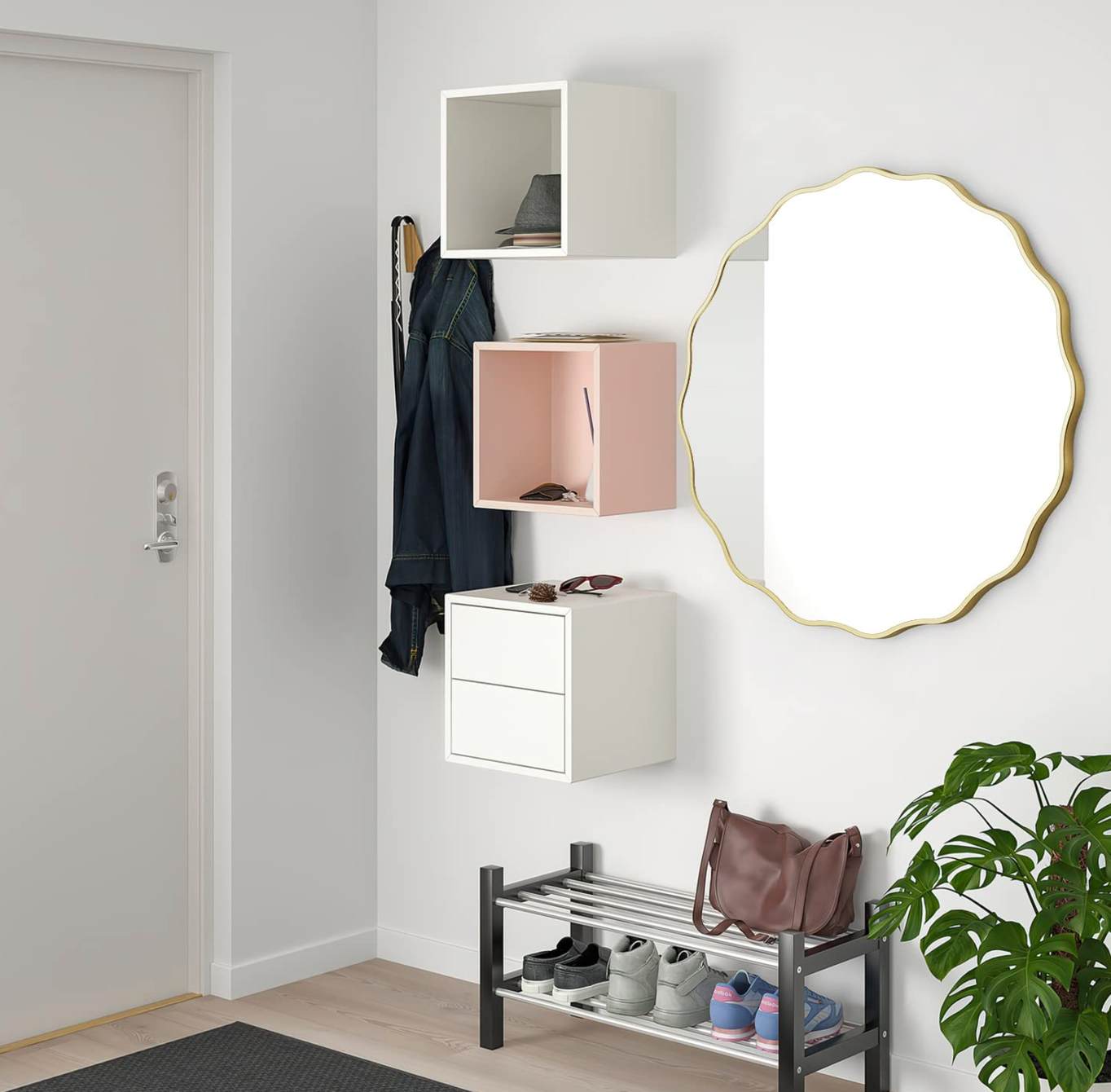 Gold waved 28" round mirror✨